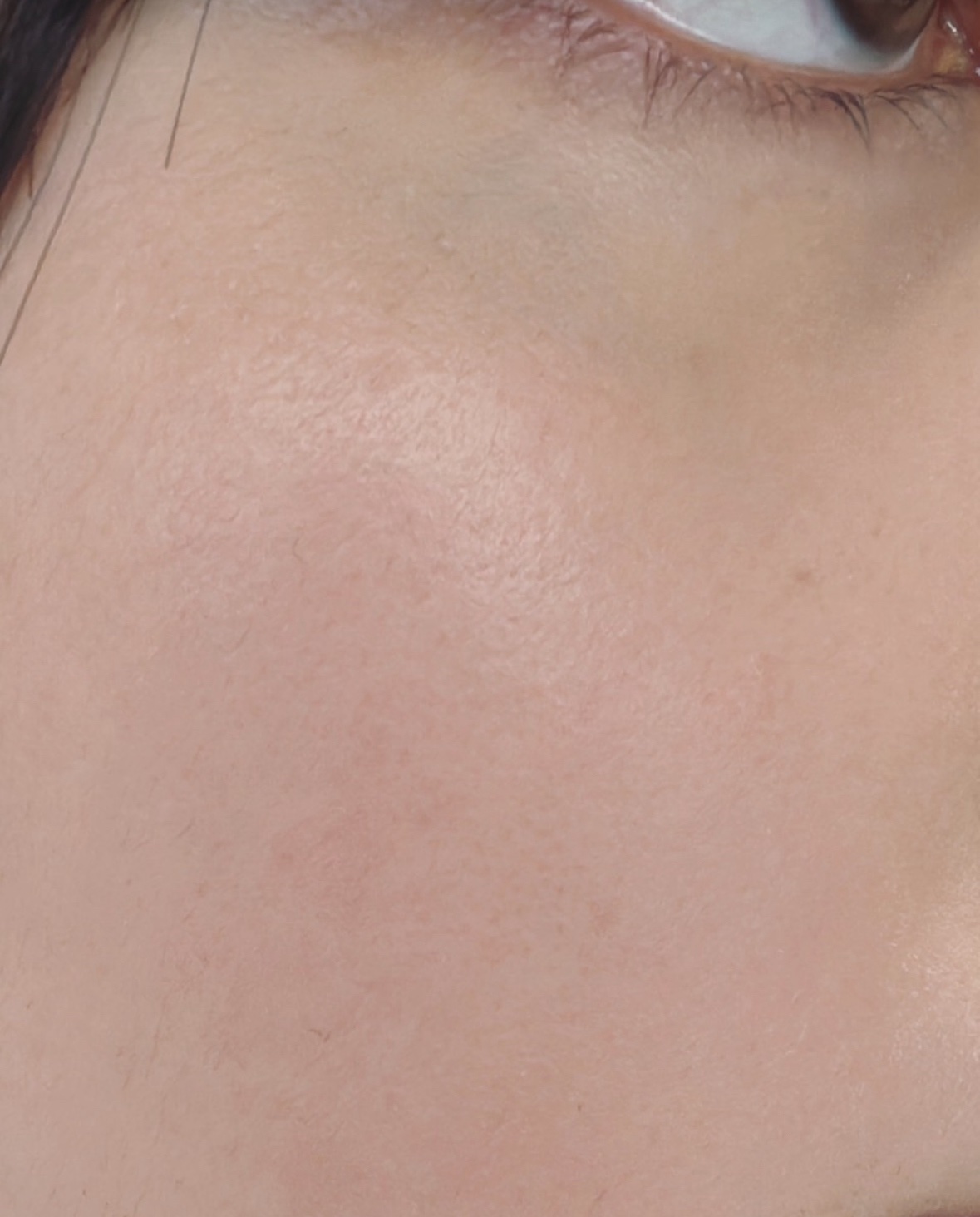 エッセンス スキングロウ ファンデーション 250 Sand/SHISEIDO/リキッドファンデーションを使ったクチコミ（2枚目）