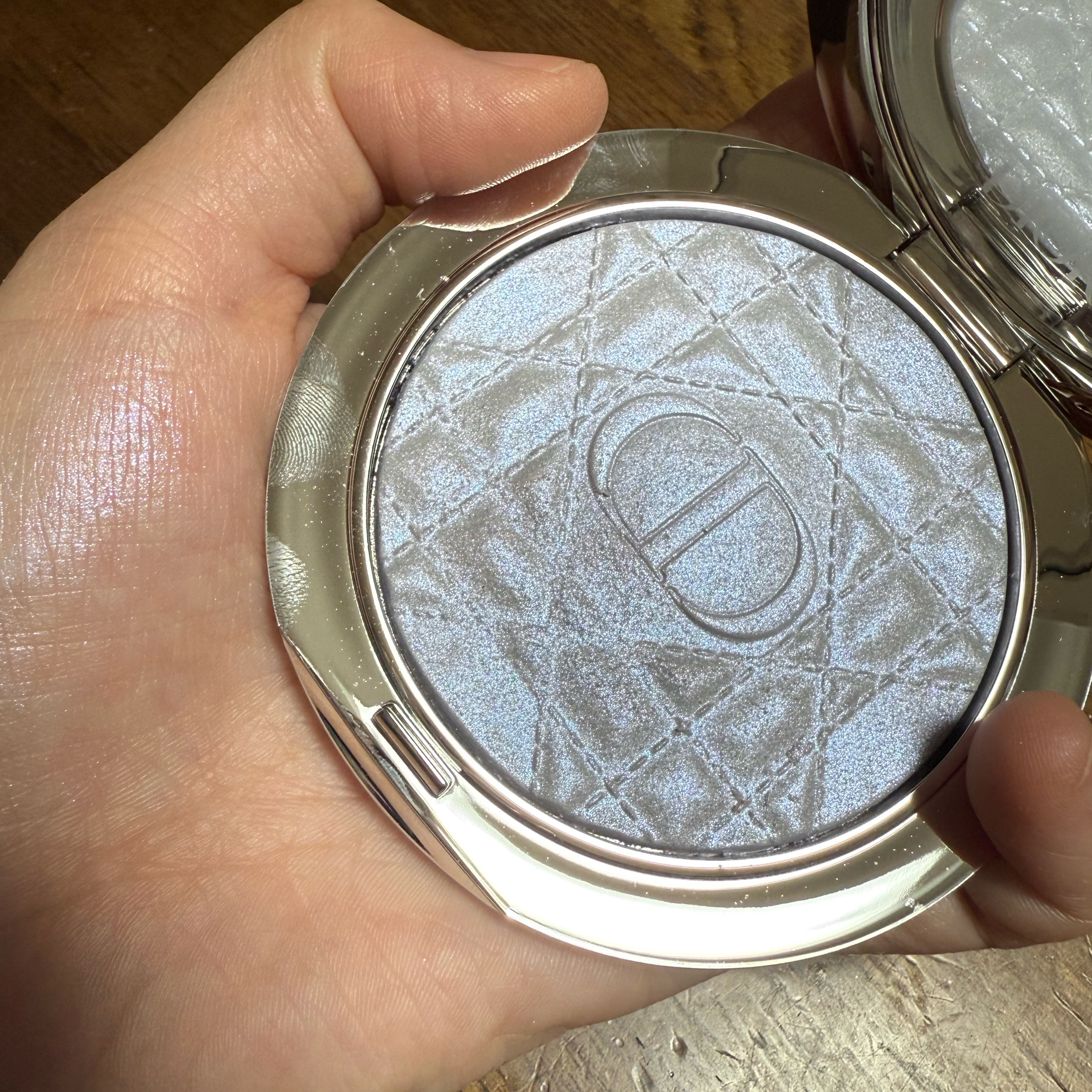 ディオールスキン フォーエヴァー グロウ ルミナイザー/Dior/ハイライトを使ったクチコミ（2枚目）