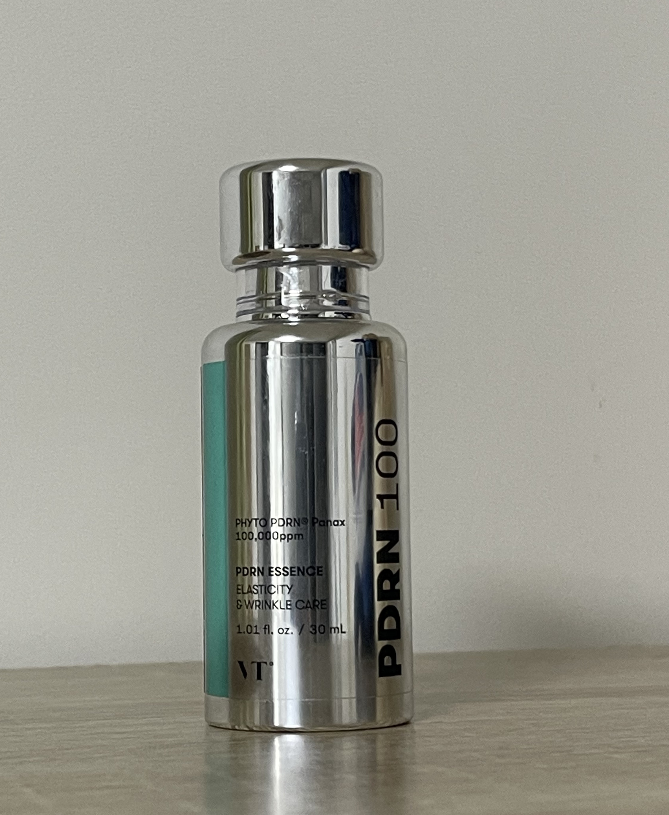 使い切りメモ
VT PDRNエッセンス100

テクスチャーはやっぱ苦手、効果もあまり感じなかったのでこの評価にします
真っ白な乳液みたいな感じで、伸ばすとなんか思う通りにいかないなぁって、軽いテクスチャーが好きな私には向いてないかもしれま