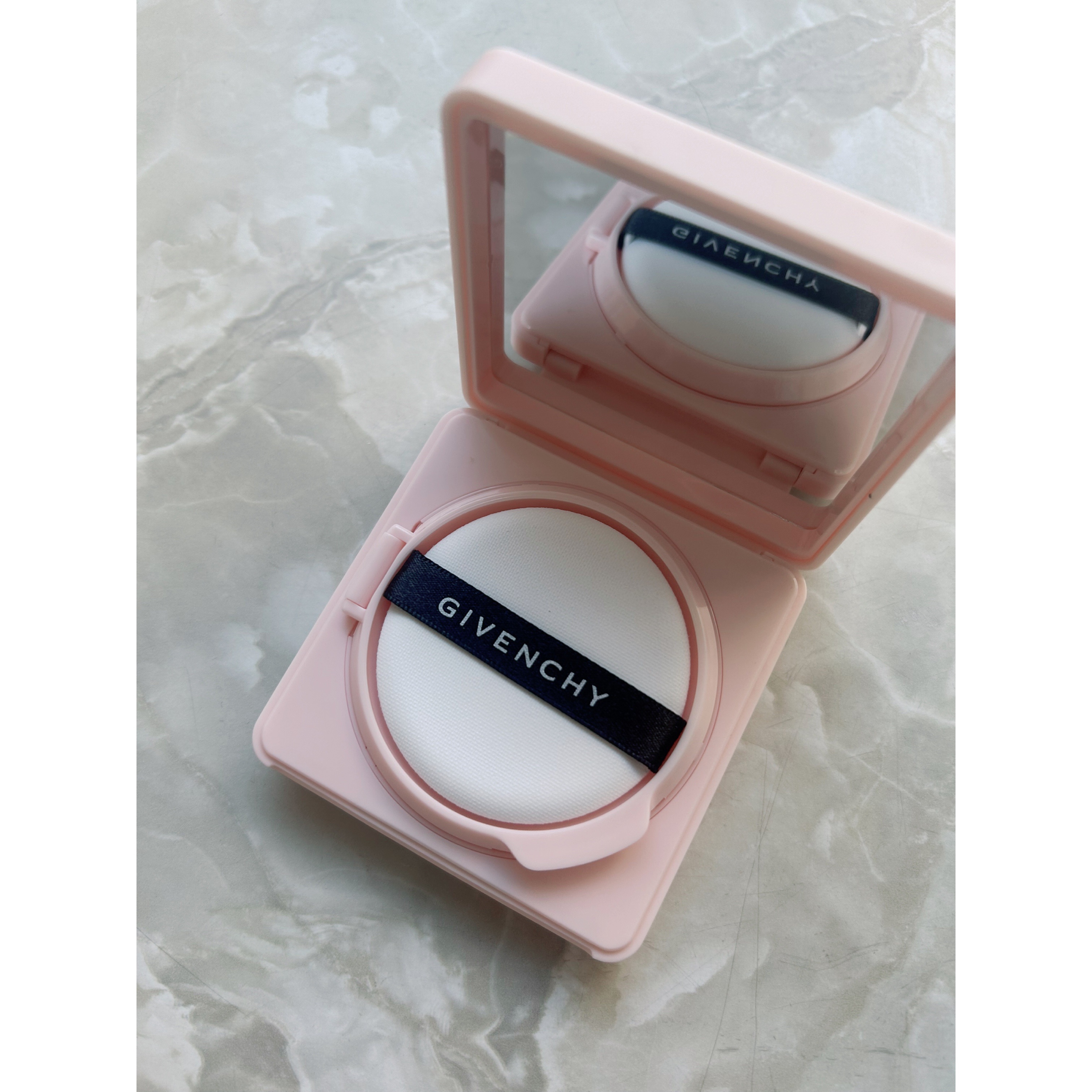 ローズ・パーフェクト・リキッド/GIVENCHY/口紅を使ったクチコミ（2枚目）