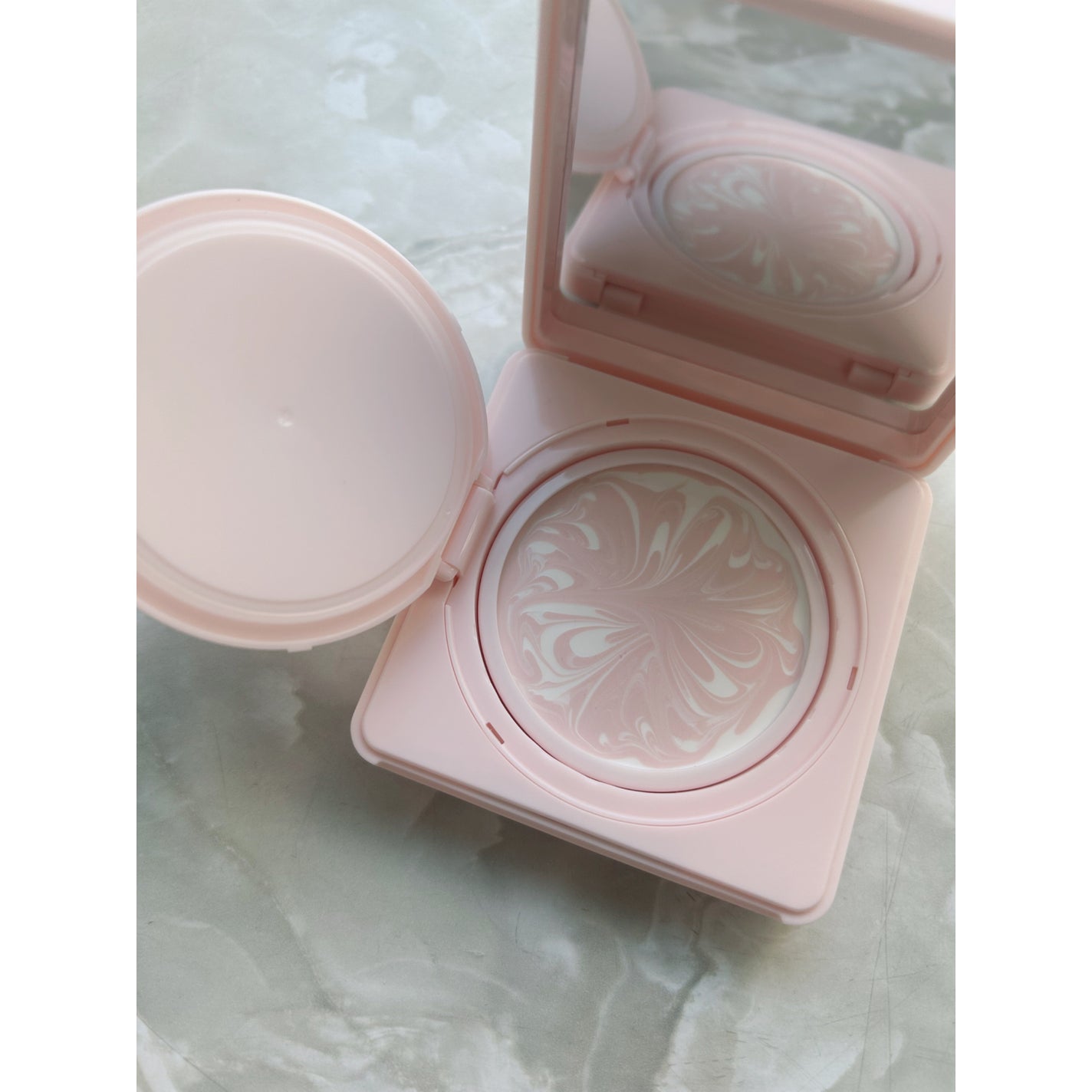 ローズ・パーフェクト・リキッド/GIVENCHY/口紅を使ったクチコミ(3枚目)