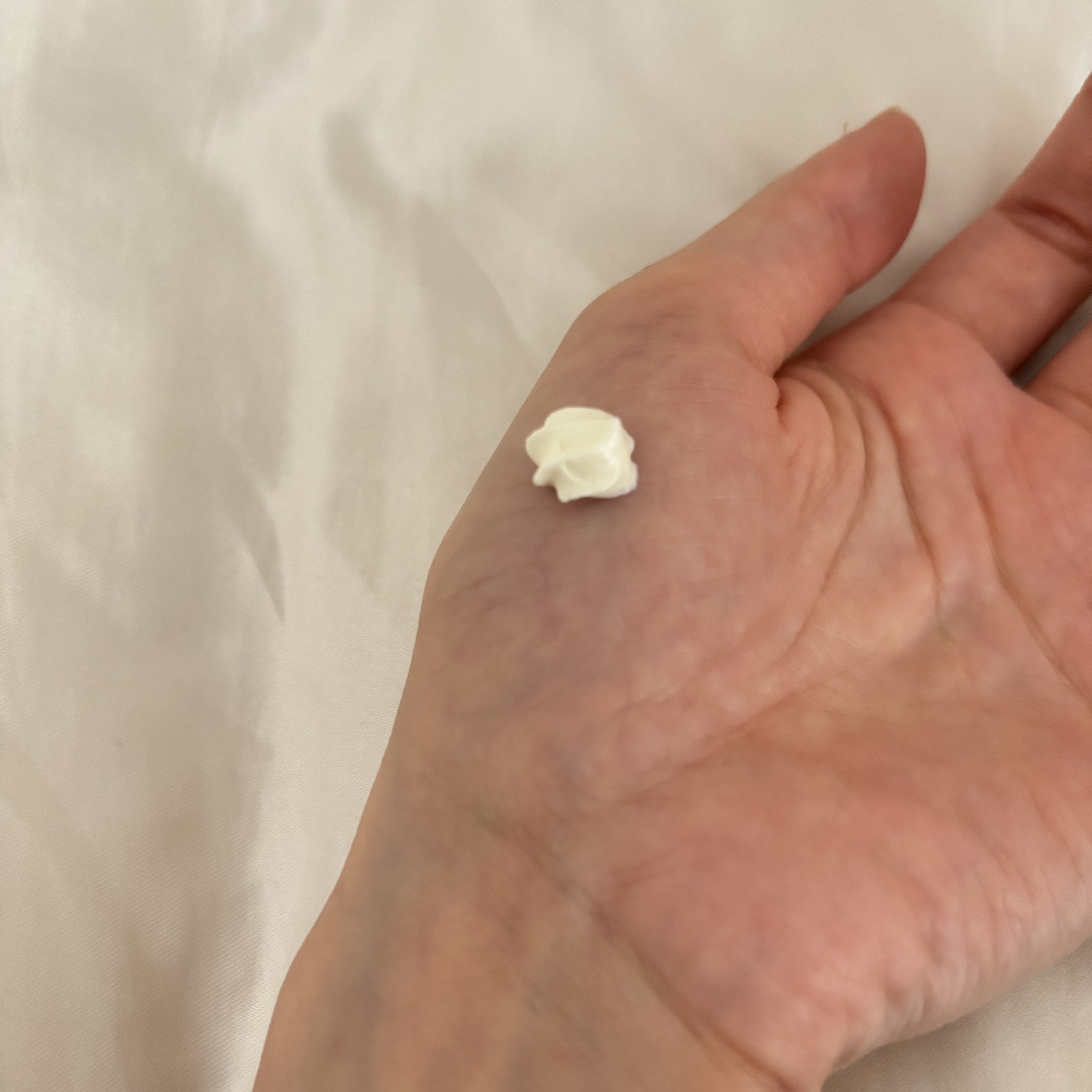 アクアリッチ エアリーホールドクリーム（呼吸感ベールUV）/ビオレ/日焼け止めクリームを使ったクチコミ（3枚目）