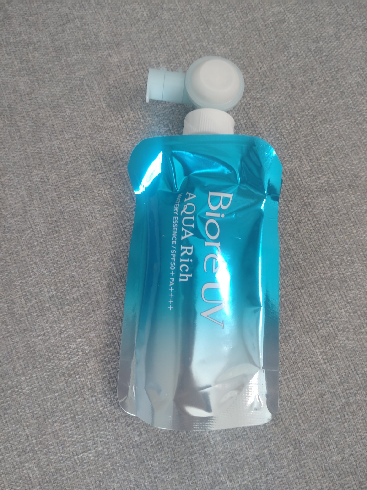 ビオレUV アクアリッチ ウォータリーエッセンス | フレッシュ