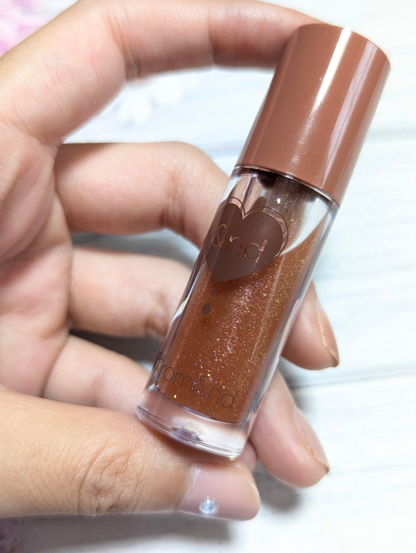 グラッシーコーティンググロス/&nd by rom&nd/リップグロスを使ったクチコミ(2枚目)