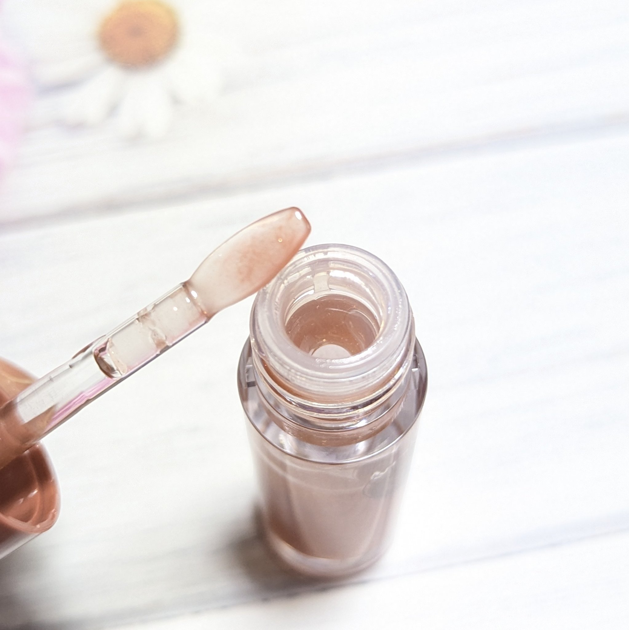 グラッシーコーティンググロス VD02 ココキャラメル/&nd by rom&nd/リップグロスを使ったクチコミ（3枚目）