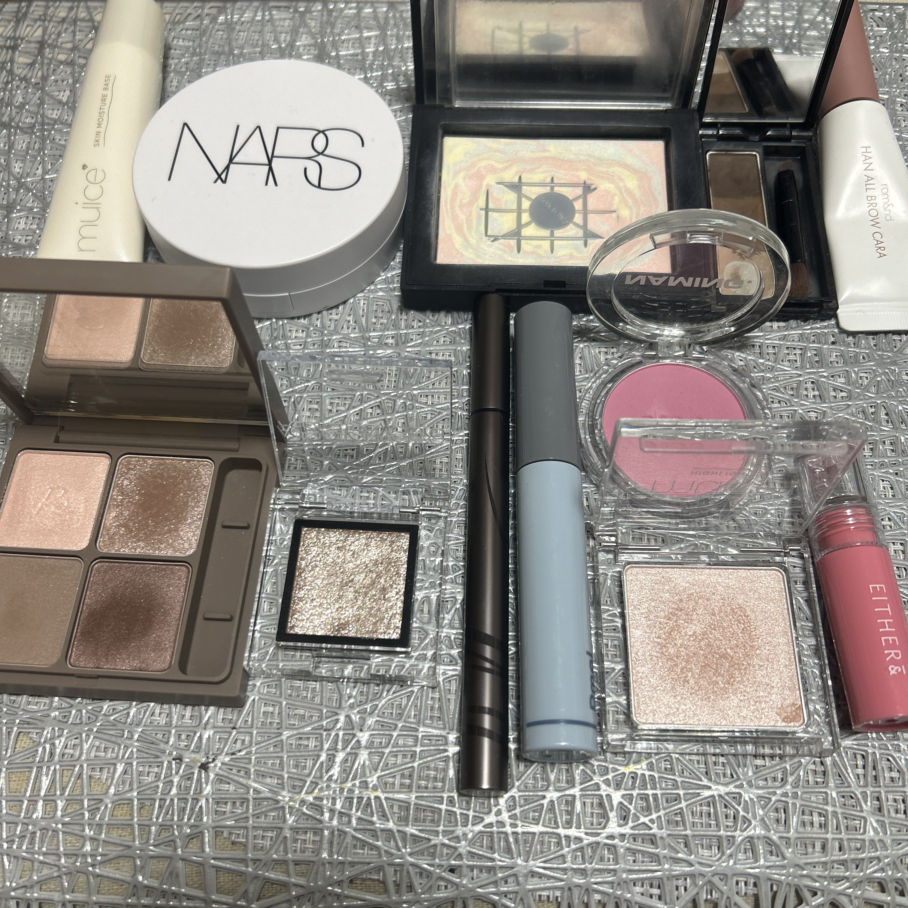 アディクション ザ アイシャドウ スパークル/ADDICTION/単色アイシャドウを使ったクチコミ（2枚目）