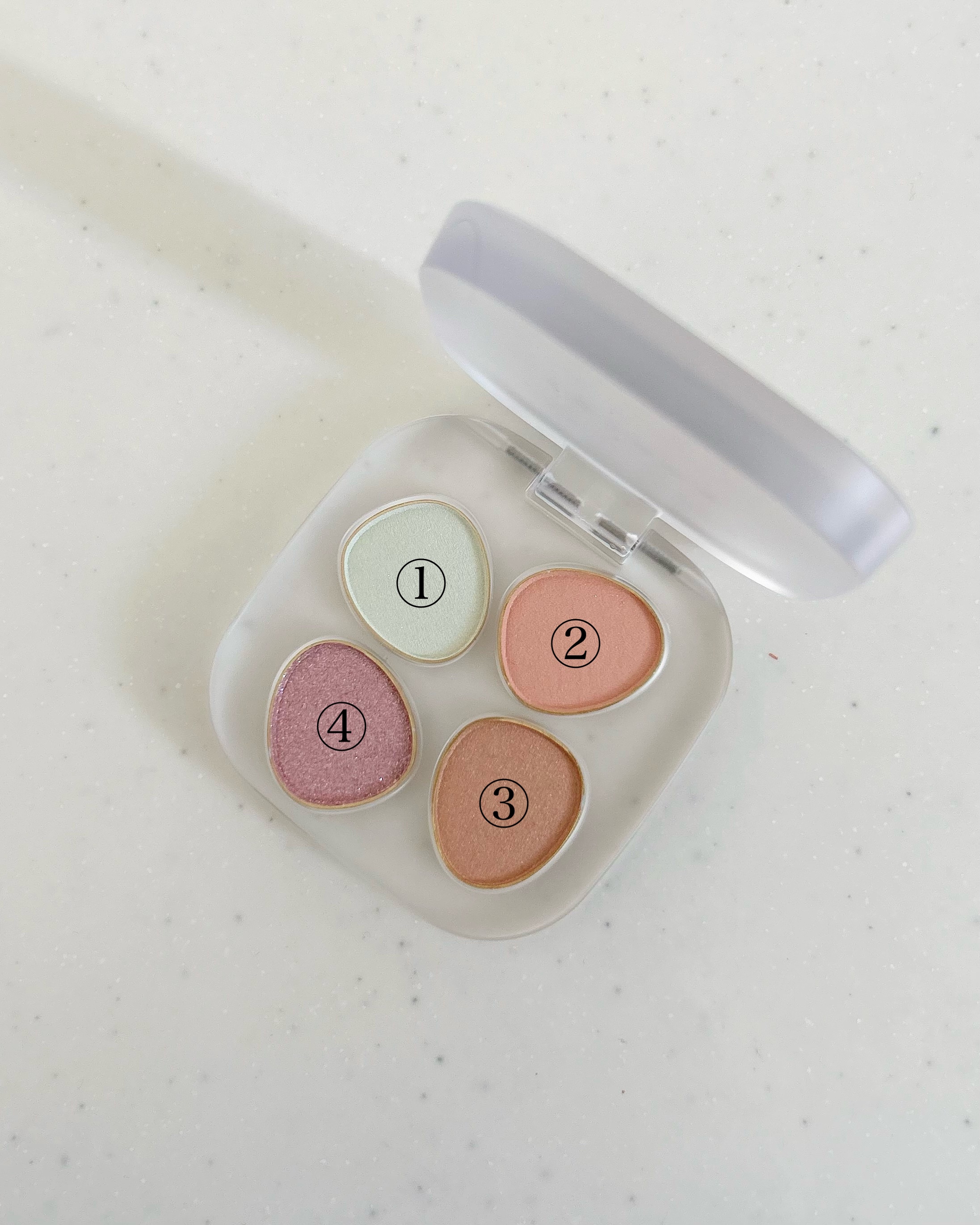 トーン ペタル フロート アイパレット/to/one/アイシャドウパレットを使ったクチコミ（3枚目）