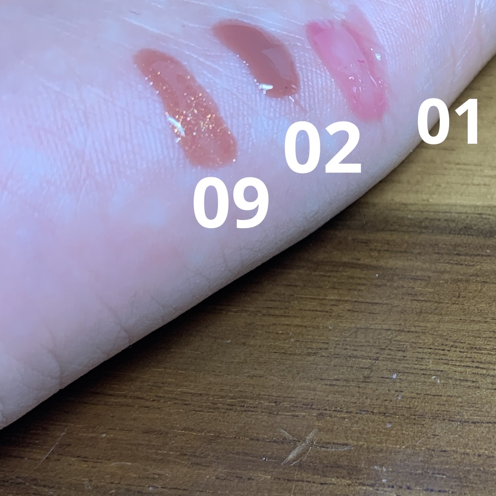 グラスティングカラーグロス 09 PEACH SPARKLE (ピーチスパークル)/rom&nd/リップグロスを使ったクチコミ（2枚目）