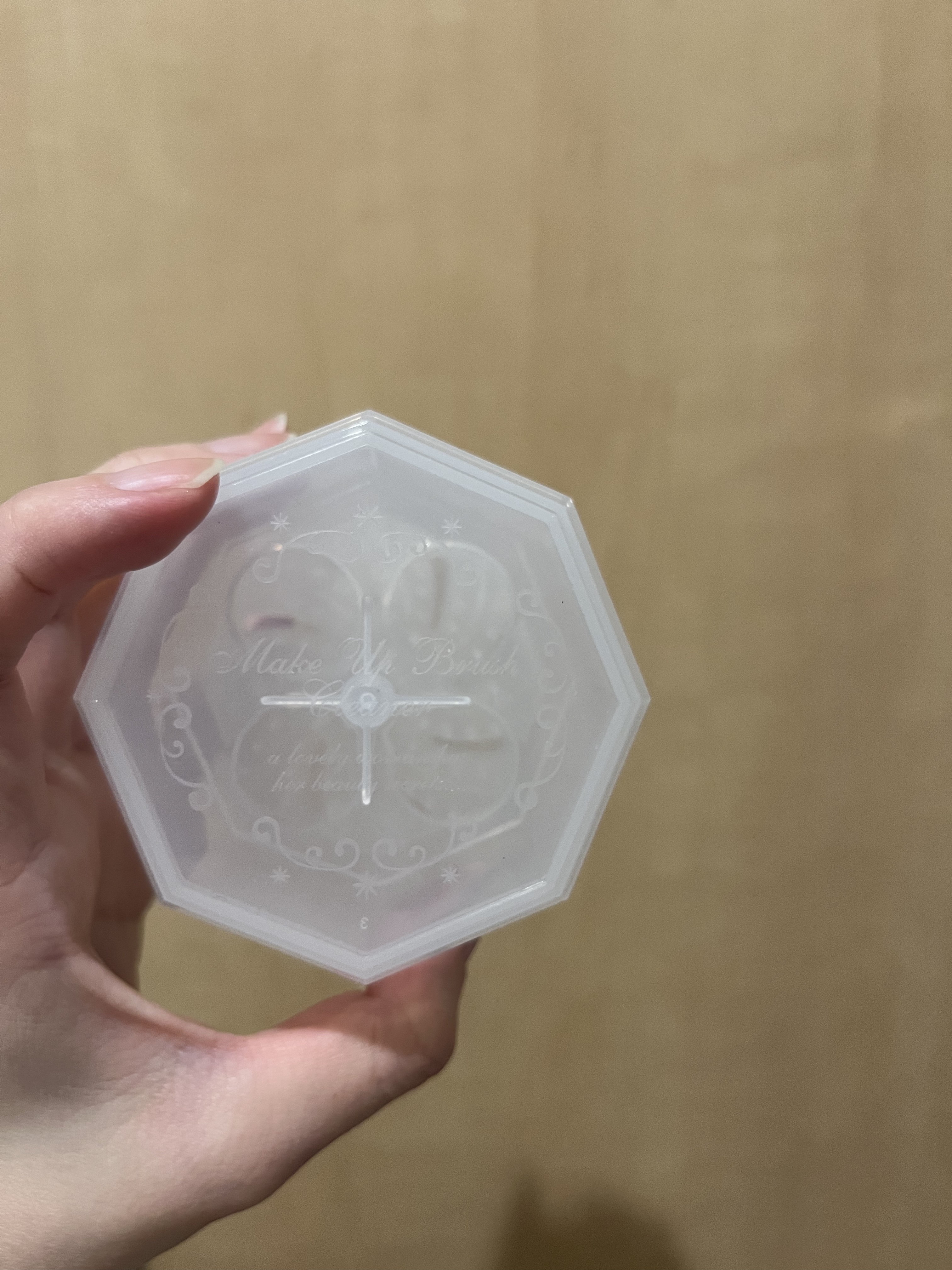 メイクブラシクリーナー/DAISO/その他化粧小物を使ったクチコミ（2枚目）