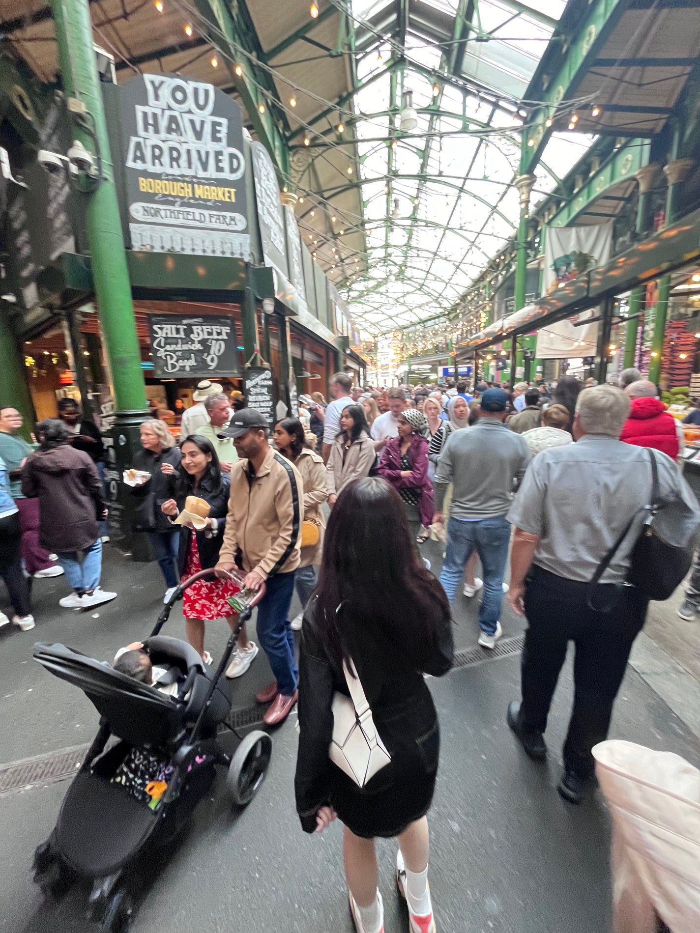 honoka on LIPS 「私は2024年の9月に新婚旅行でフランスとイギリスへ行きました..」(3枚目)