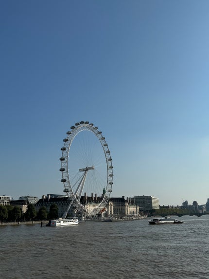 honoka on LIPS 「私は2024年の9月に新婚旅行でフランスとイギリスへ行きました..」(4枚目)