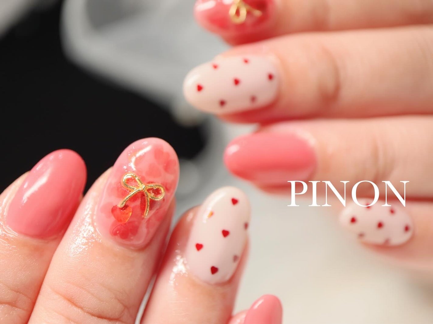 shino on LIPS 「赤推しネイル🟥推しカラーが赤だと派手になりがちですが少し抑えめ..」(3枚目)