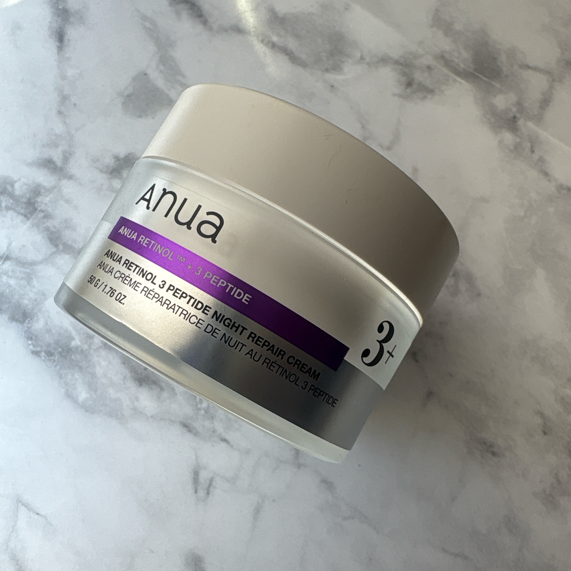 ＼レチノール 3ペプチド／

Anua
レチノール 3ペプチドナイトリペアクリーム

結構硬めのクリーム。

伸びはまあまあ。


保湿力は私には感じなかったし、

特に肌への変化は分からなかった。

アヌアのナイアシンセラムを使用した後、