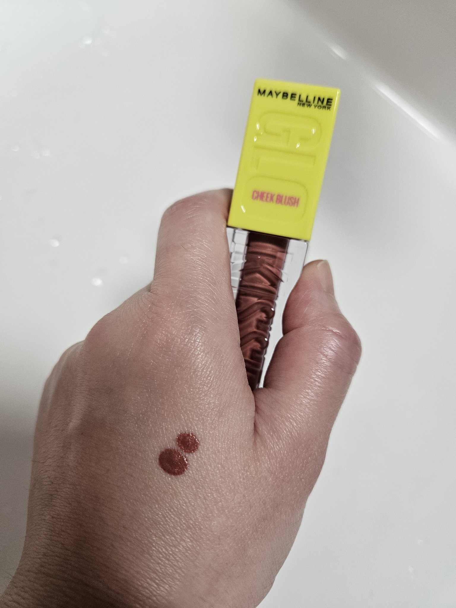 メイベリン グローキッサー チークブラッシュ 04 恋焦がれダスティピンク/MAYBELLINE NEW YORK/リキッドチークを使ったクチコミ（2枚目）