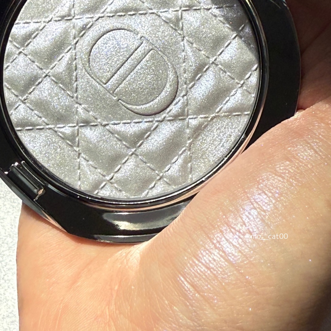 ディオールスキン フォーエヴァー グロウ ルミナイザー 05 ブルー ストロボ/Dior/ハイライトを使ったクチコミ（3枚目）