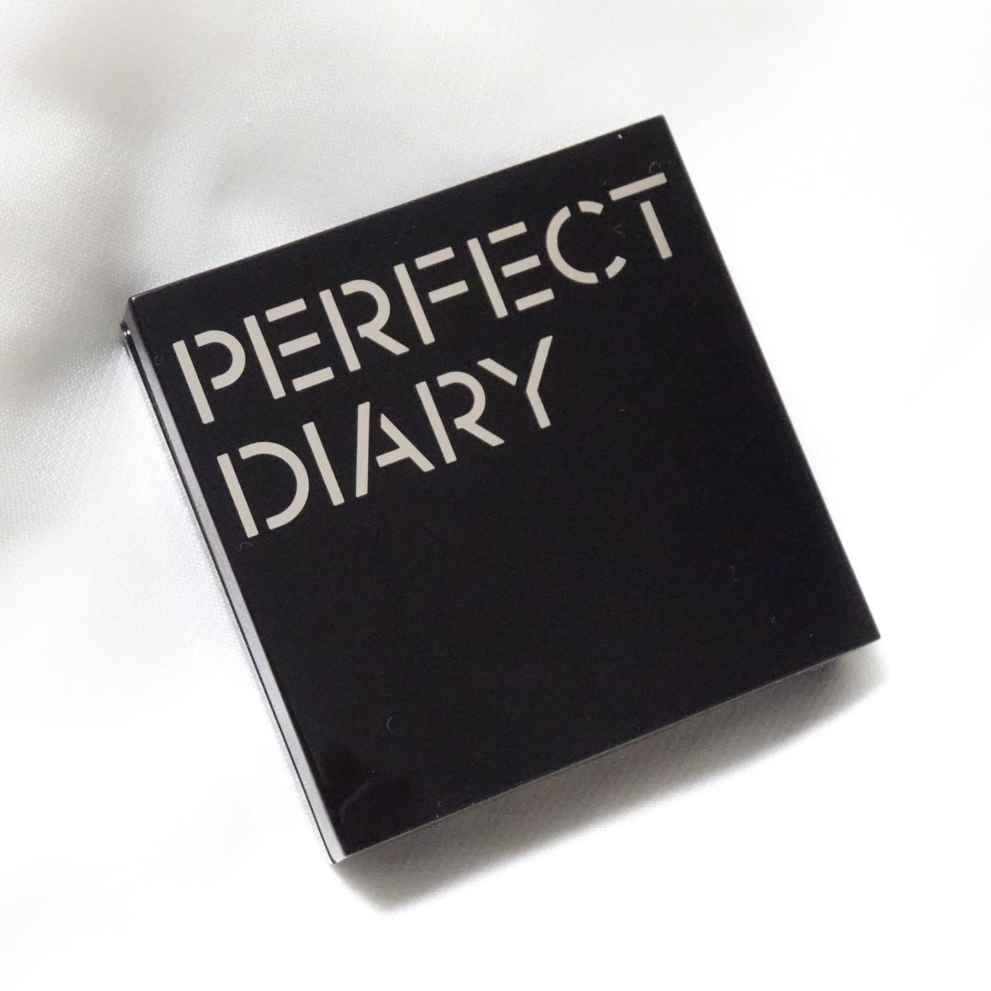 トランスルーシェント ブルーリング セッティング パウダー/PERFECT DIARY/プレストパウダーを使ったクチコミ（2枚目）