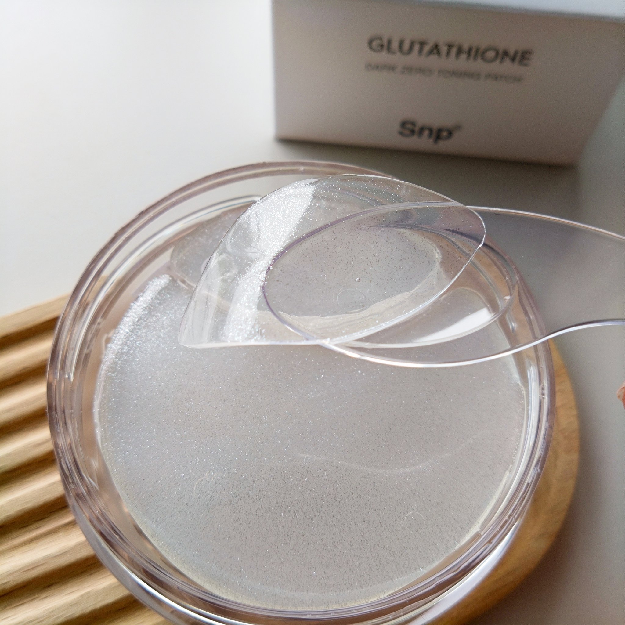 グルタチオン光彩白玉パッチ/SNP/アイケア・アイクリームを使ったクチコミ（3枚目）