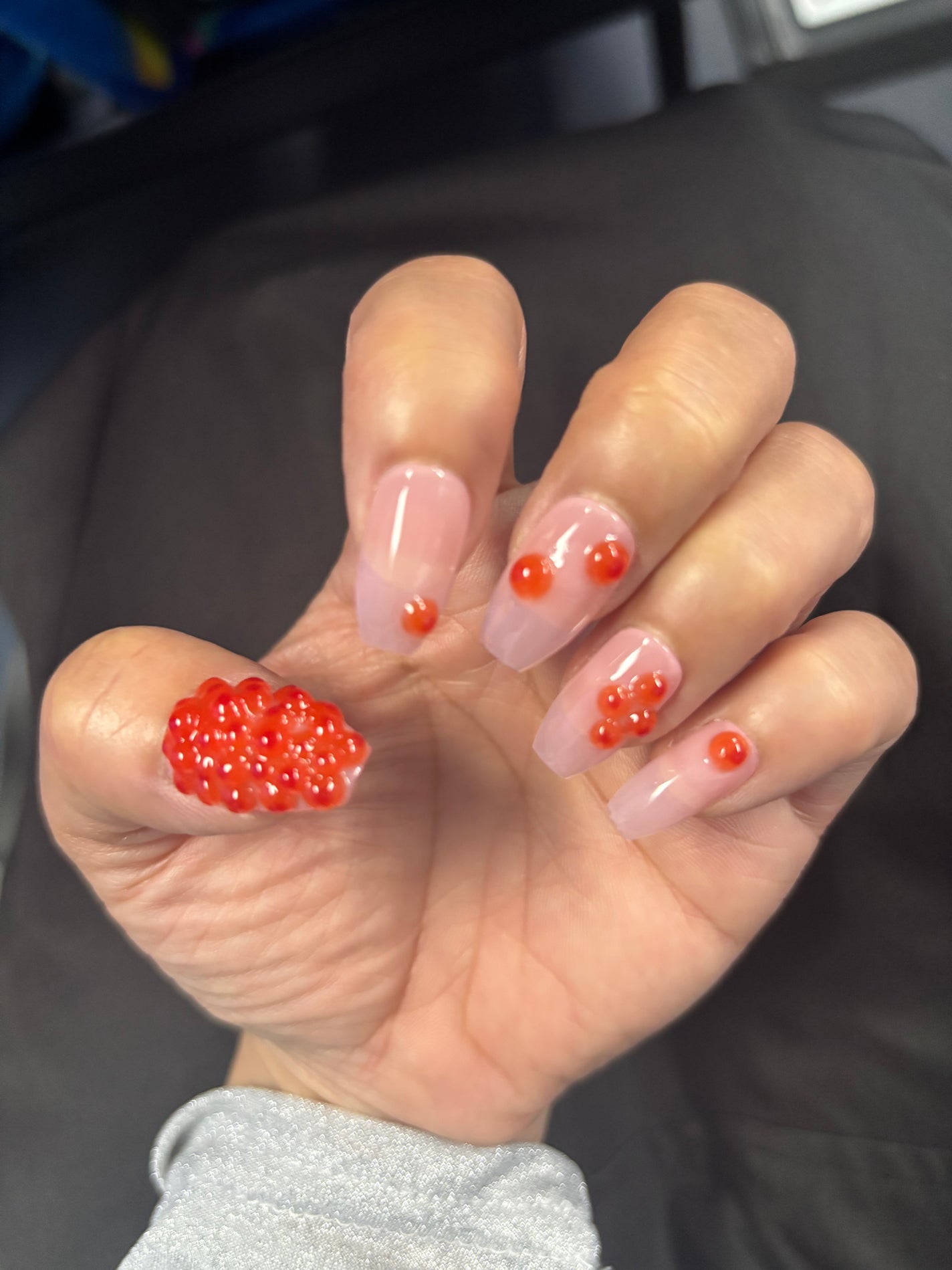 ちゃんぶぅ 投稿ある方フォロバします💕 on LIPS 「ジャンボタニシの卵!?いいえ…イクラです。いくらネイル。おいく..」(3枚目)