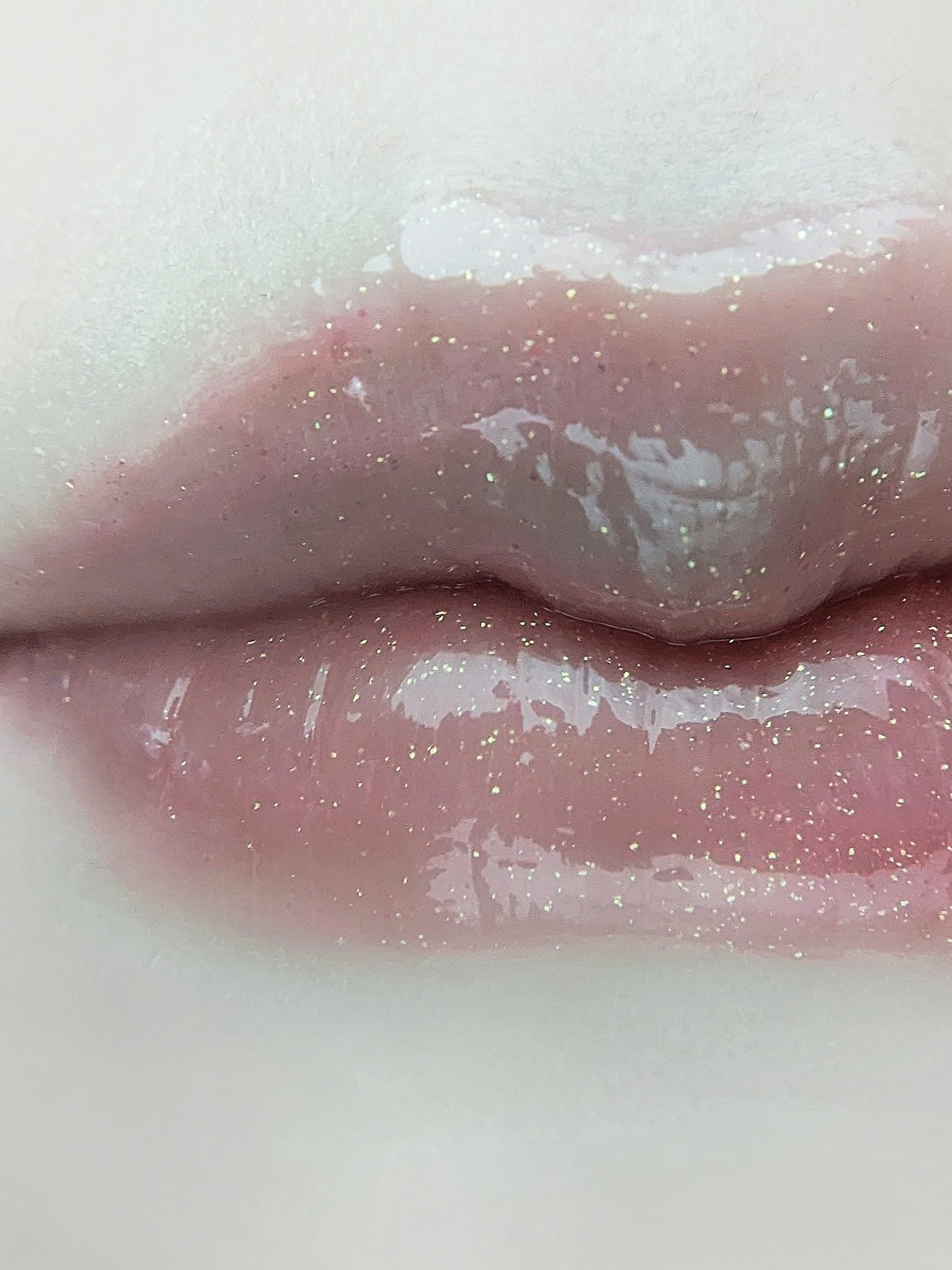 REVLON レブロン スーパー ラストラス グリマーグロスのクチコミ「【溢れるラメの星屑リップ】

🧡REVLON
　　レブロン スーパー ラストラス グリマーグロ.....」（3枚目）