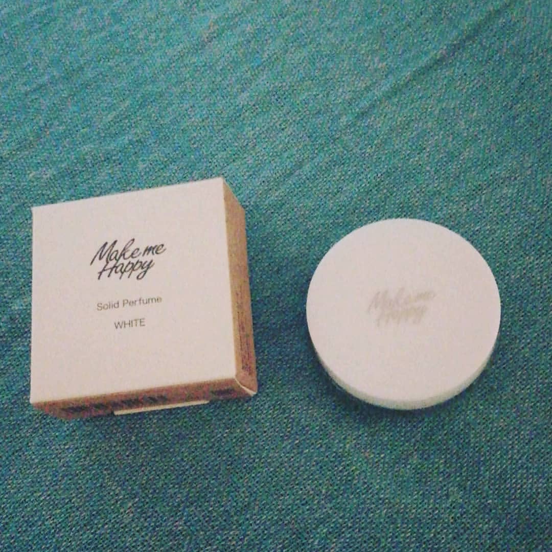 キャンメイク メイクミーハッピー ソリッドパフューム WHITEのクチコミ「キャンメイクから出てる
練り香水を、買ってみました😀

練り香水ですだととょっとした時間につけ.....」（1枚目）