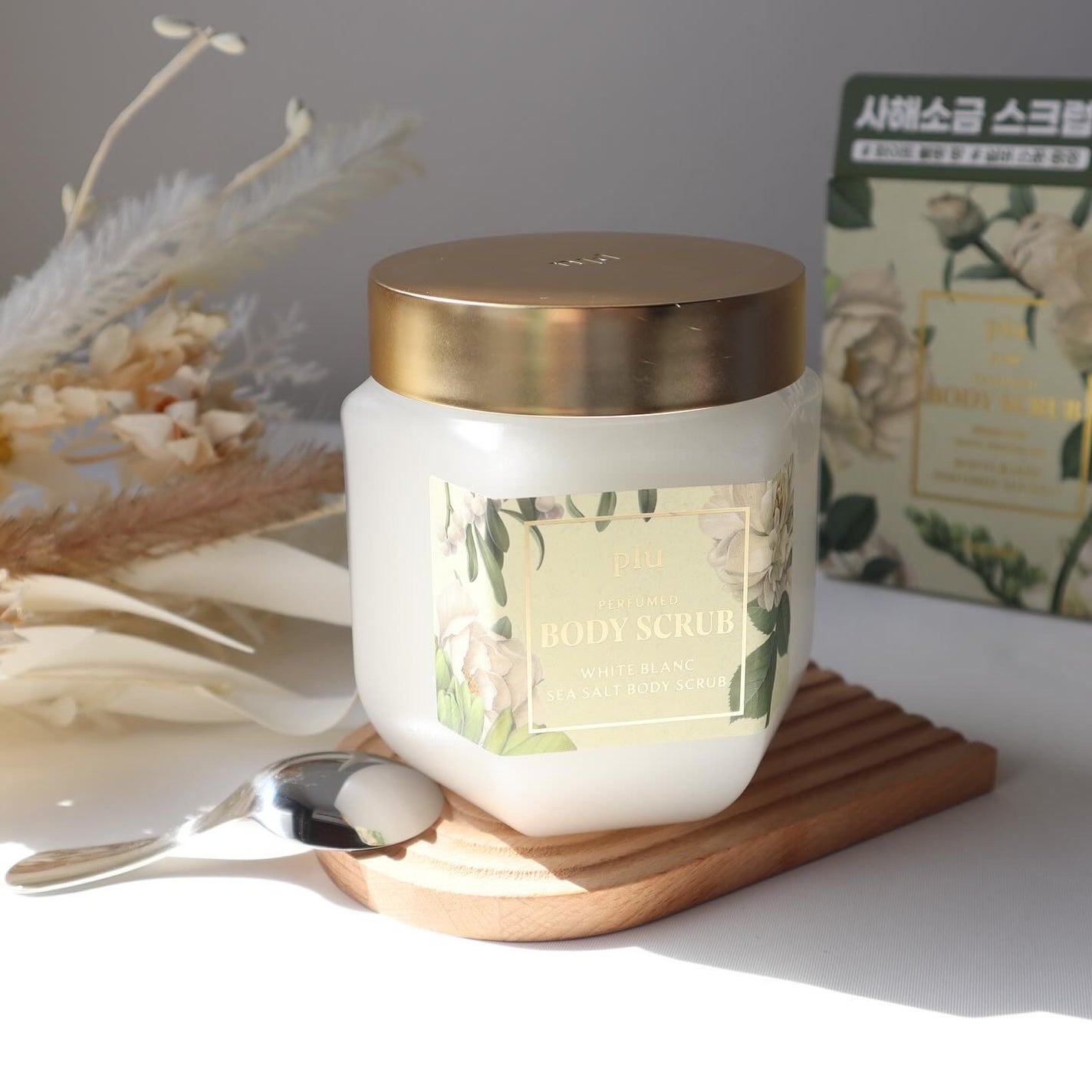 パヒュームドボディスクラブ ホワイトブラン/plu/ボディスクラブを使ったクチコミ(1枚目)