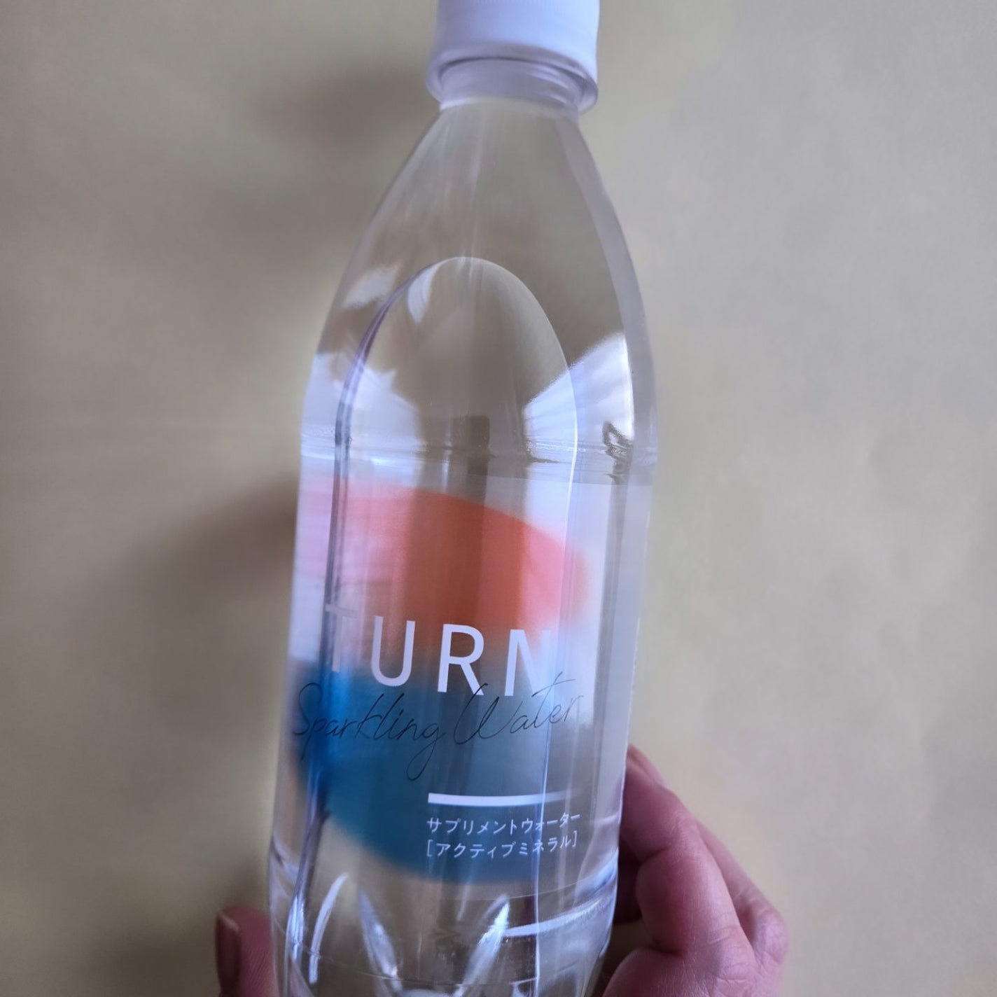 coconuts on LIPS 「超硬水なのに、飲みやすい。亜鉛も摂れる、硬炭酸水✼••┈┈••..」(1枚目)