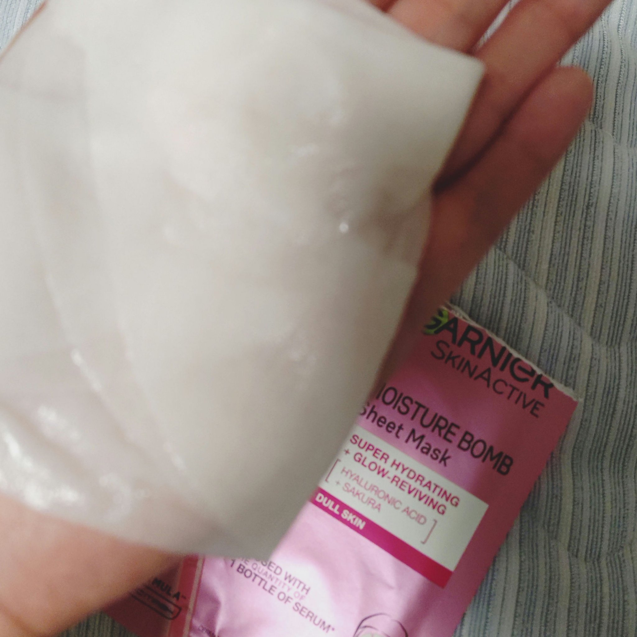 モイスチャーボム スーパーハイドレーティング グローリバイビングシートマスク/GARNIER(海外)/シートマスク・パックを使ったクチコミ（2枚目）