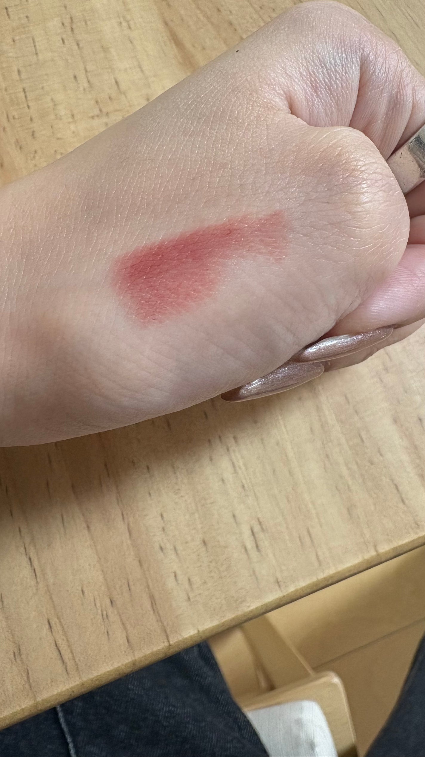 モノクローム ウェイトレス リップカラー(スムース ナイロン)/PRADA BEAUTY/口紅を使ったクチコミ(2枚目)