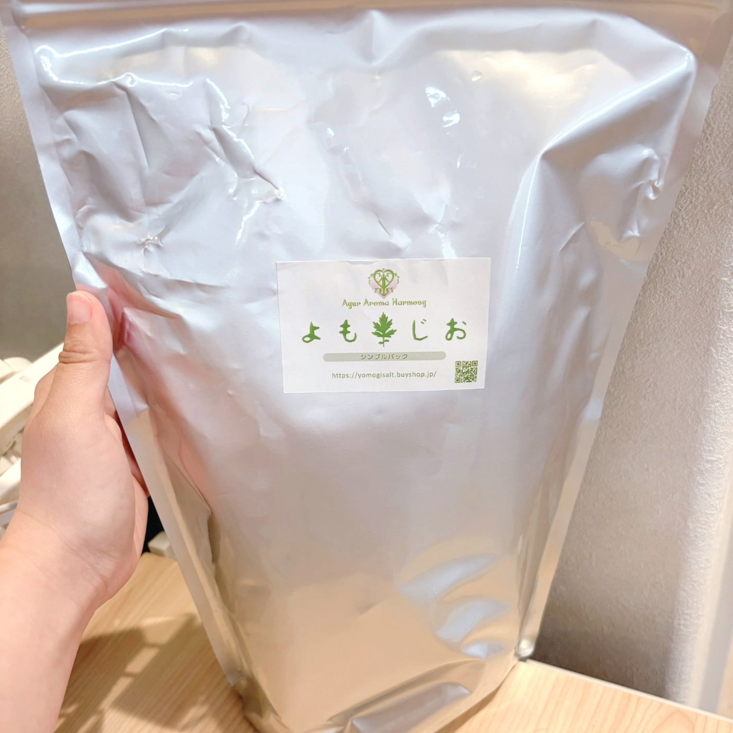 mari on LIPS 「よもじお【成分】ミネラル塩、ヨモギ葉お風呂の中へ入れるだけ🛀半..」(1枚目)