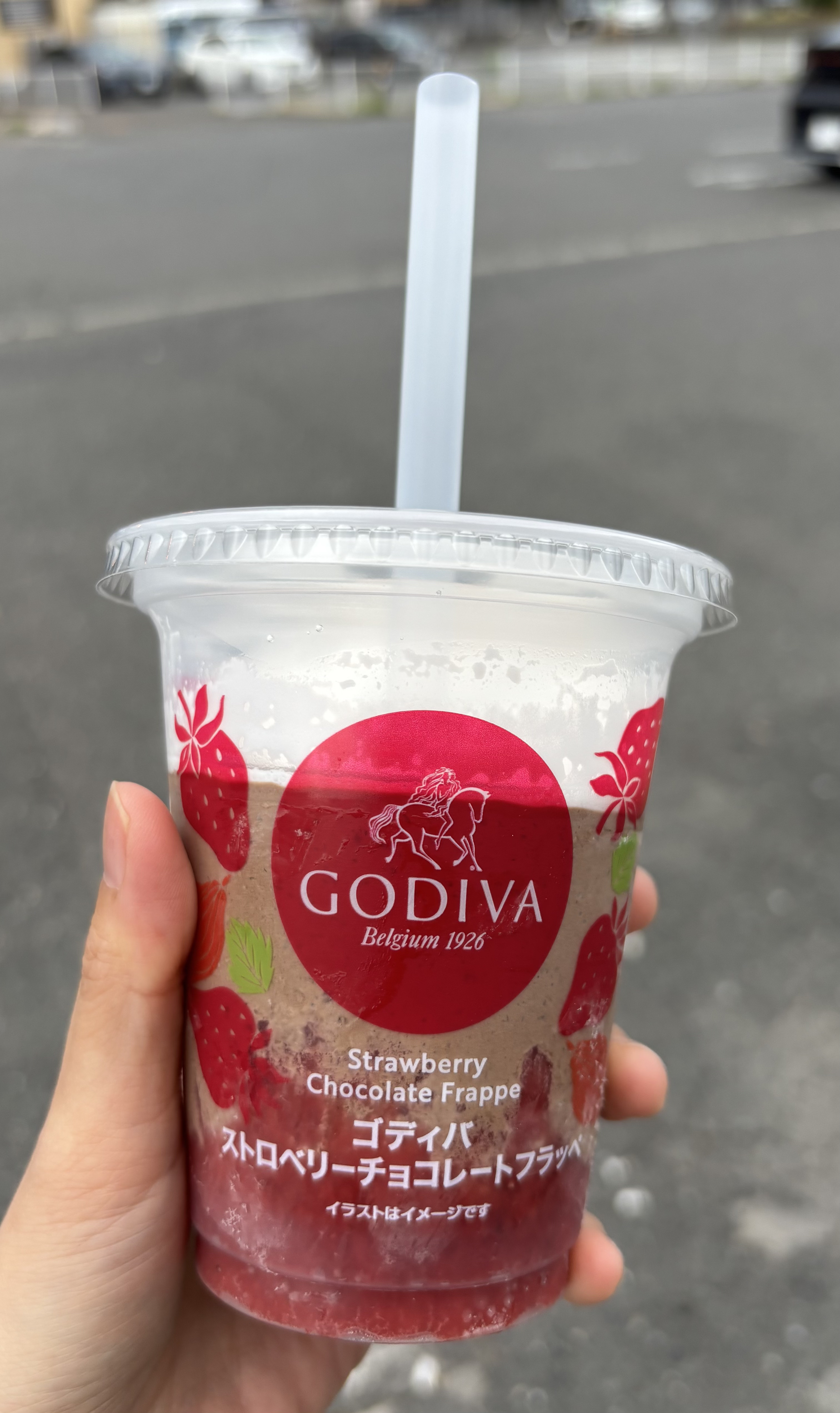 GODIVA ストロベリー チョコレートフラッペ/ファミリーマート/その他ドリンクを使ったクチコミ（1枚目）