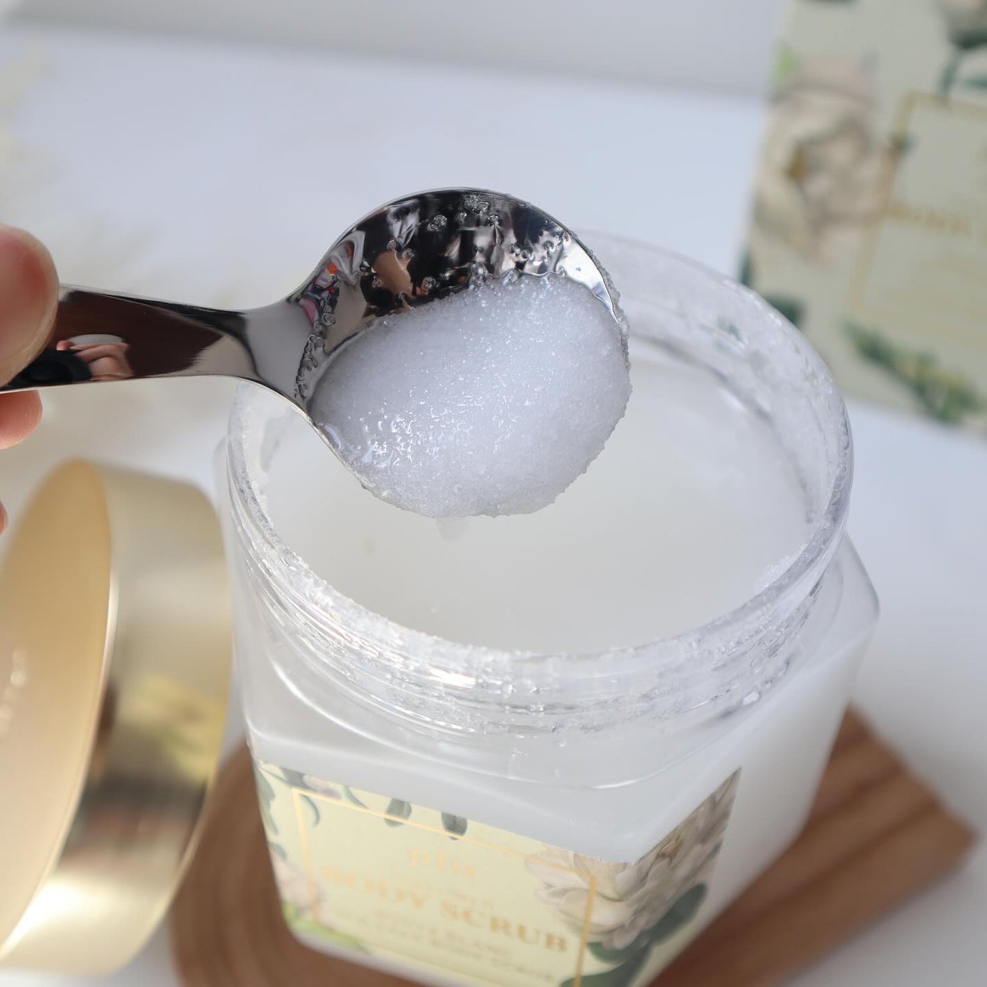 パヒュームドボディスクラブ ホワイトブラン/plu/ボディスクラブを使ったクチコミ(3枚目)