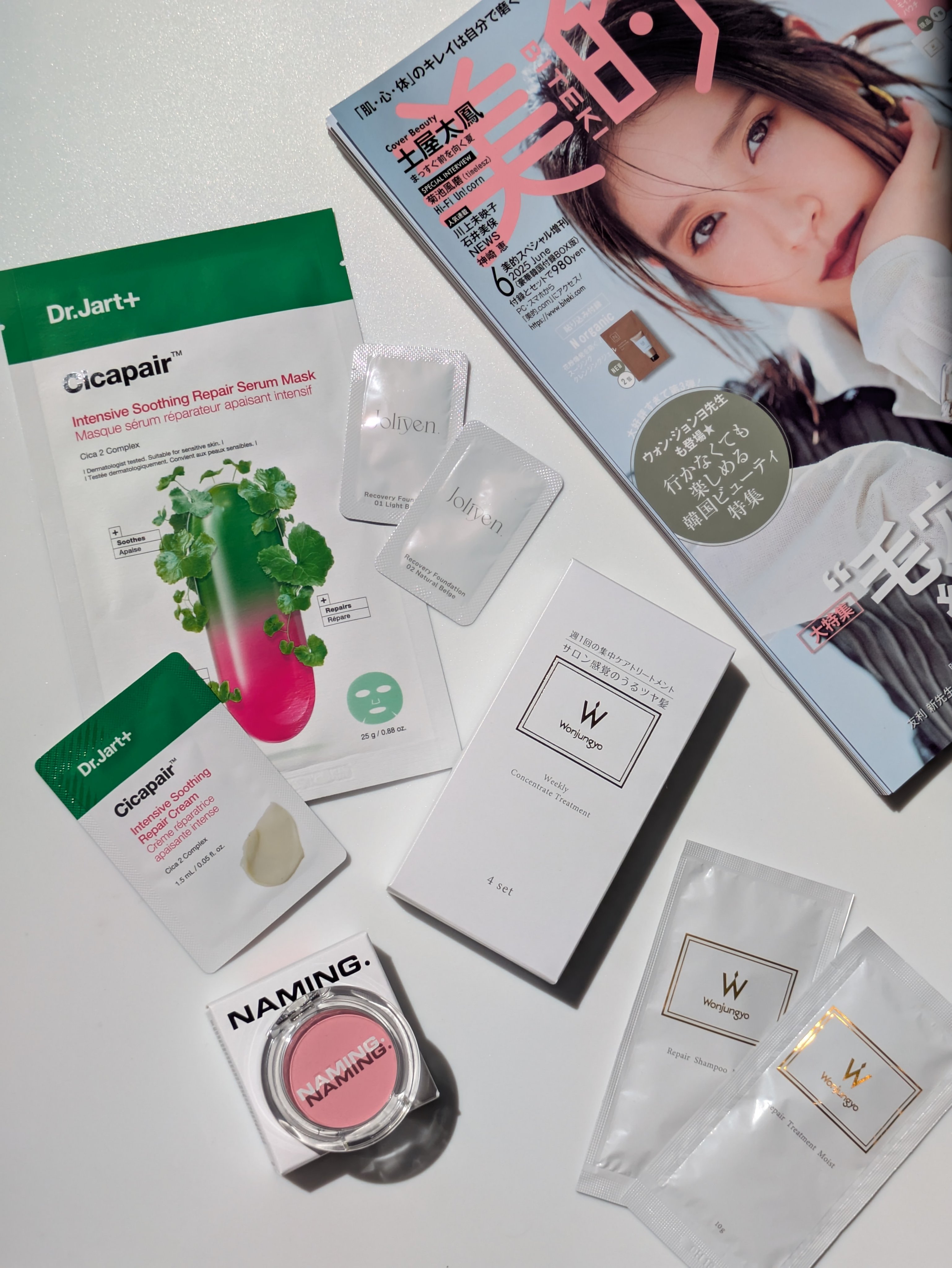 美的 6月号 スペシャル増刊2025🌷
（豪華韓国付録BOX版）

今月号の美的読み応えもバッチリですが…付録が豪華すぎるんです😍

スキンケア・ベース・メイク・ヘアケアが全部IN！

◽ネーミング フラッフィーパウダーブランシュ 
 