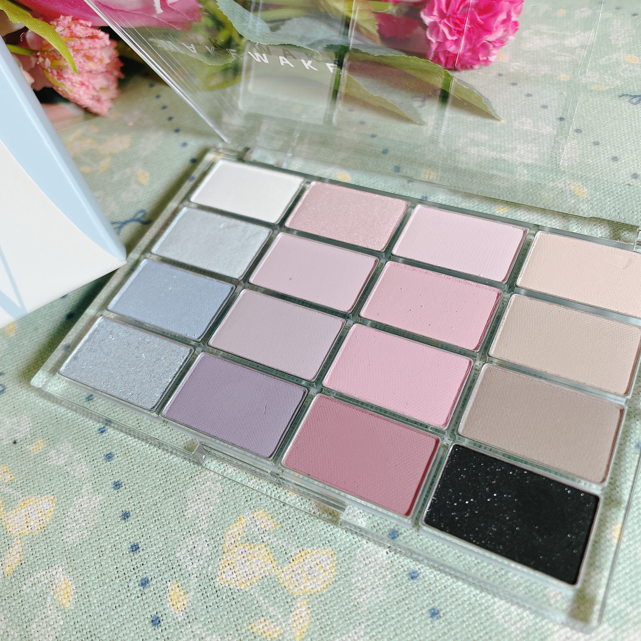 ソフトブラーリングアイパレット 13.ブルーコアブラーリング/wakemake/アイシャドウパレットを使ったクチコミ（2枚目）