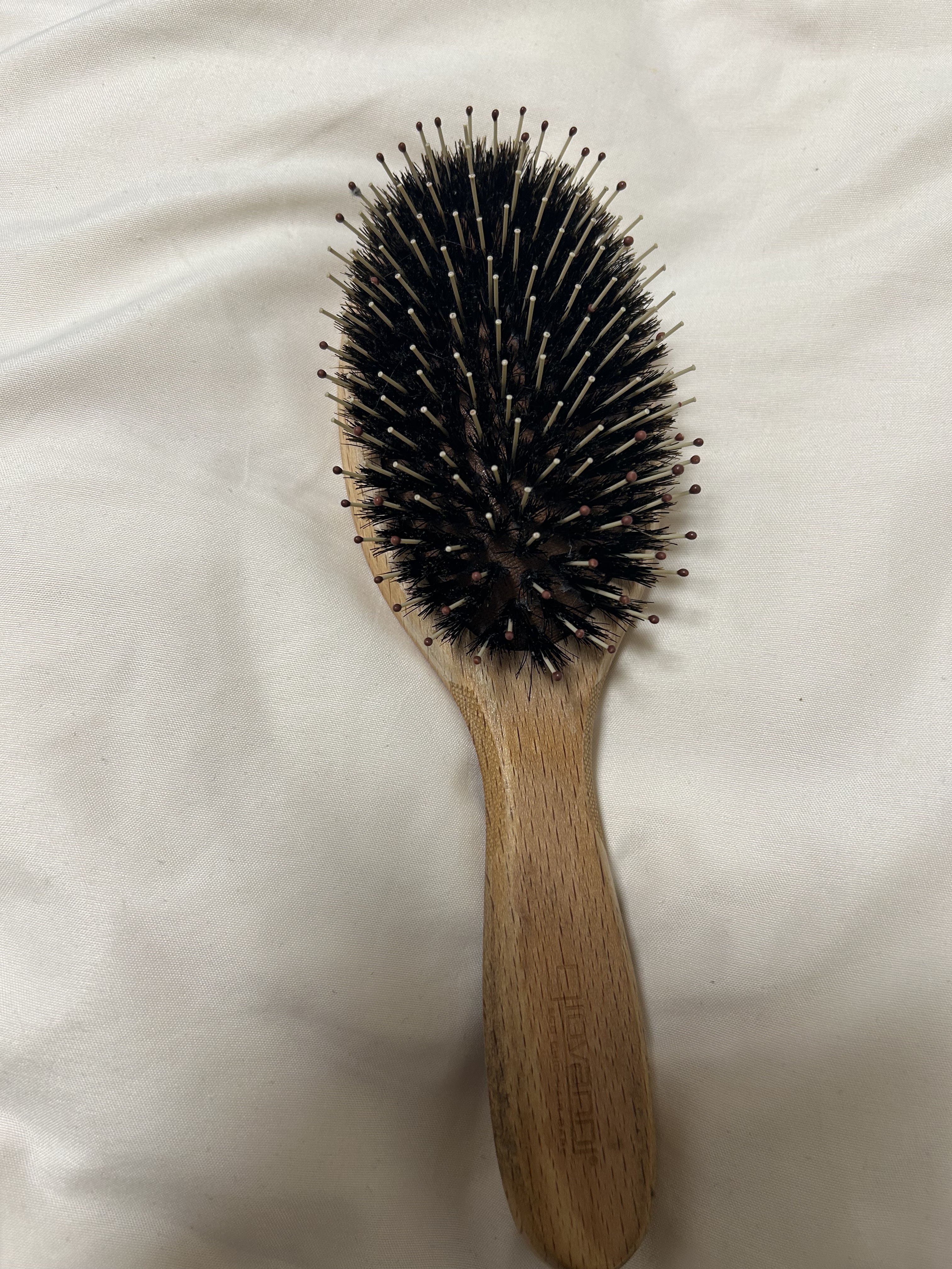 giovanni スリーキーブラシのクチコミ「ヘアブラシは沢山持っているけどその内の一軍ヘアブラシ。
5年くらいは使っている様な気がします(.....」（1枚目）