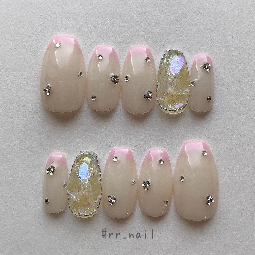 れちめろ on LIPS 「透け感がありちゅるんとしたビジューたっぷりのデザインをまとめて..」(6枚目)