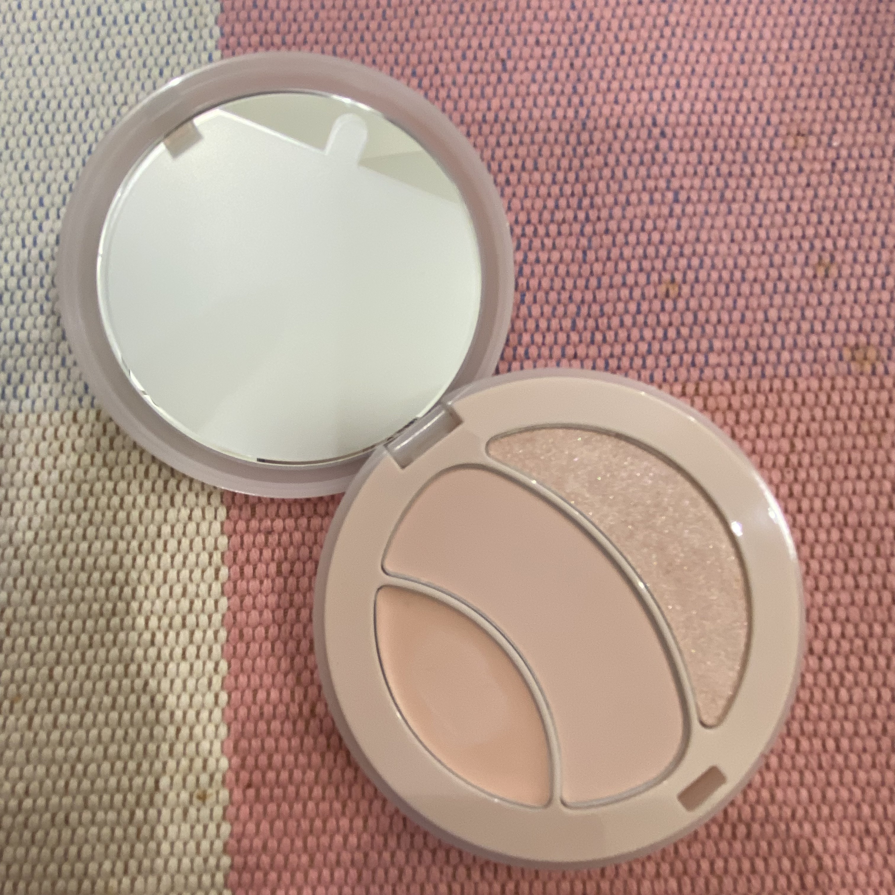 マルチファンクショナルハイライトパレット/INTO U/ハイライトを使ったクチコミ（2枚目）