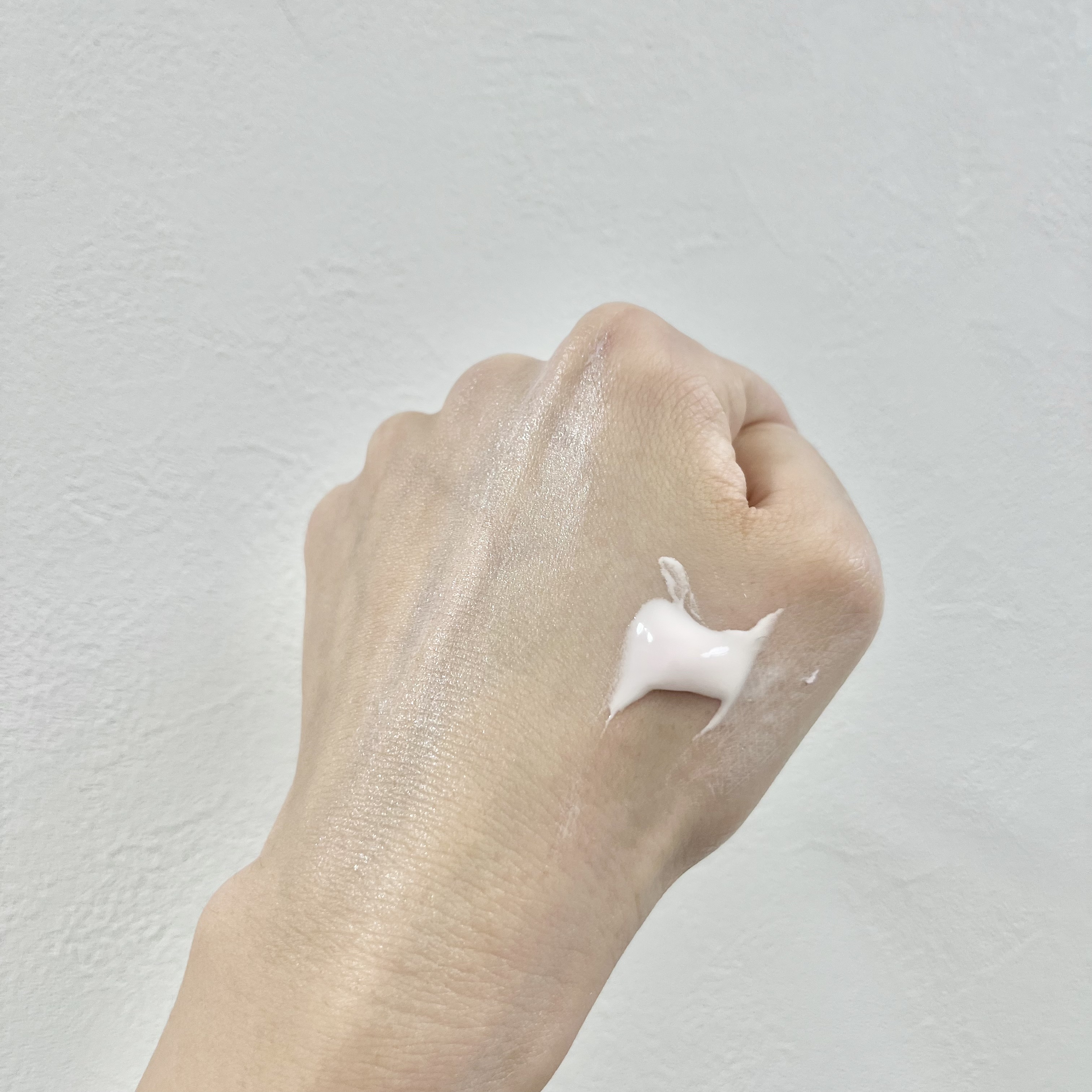 ニベアUV ディープ プロテクト＆ケア トーンアップ エッセンス/ニベア/日焼け止めローションを使ったクチコミ（2枚目）