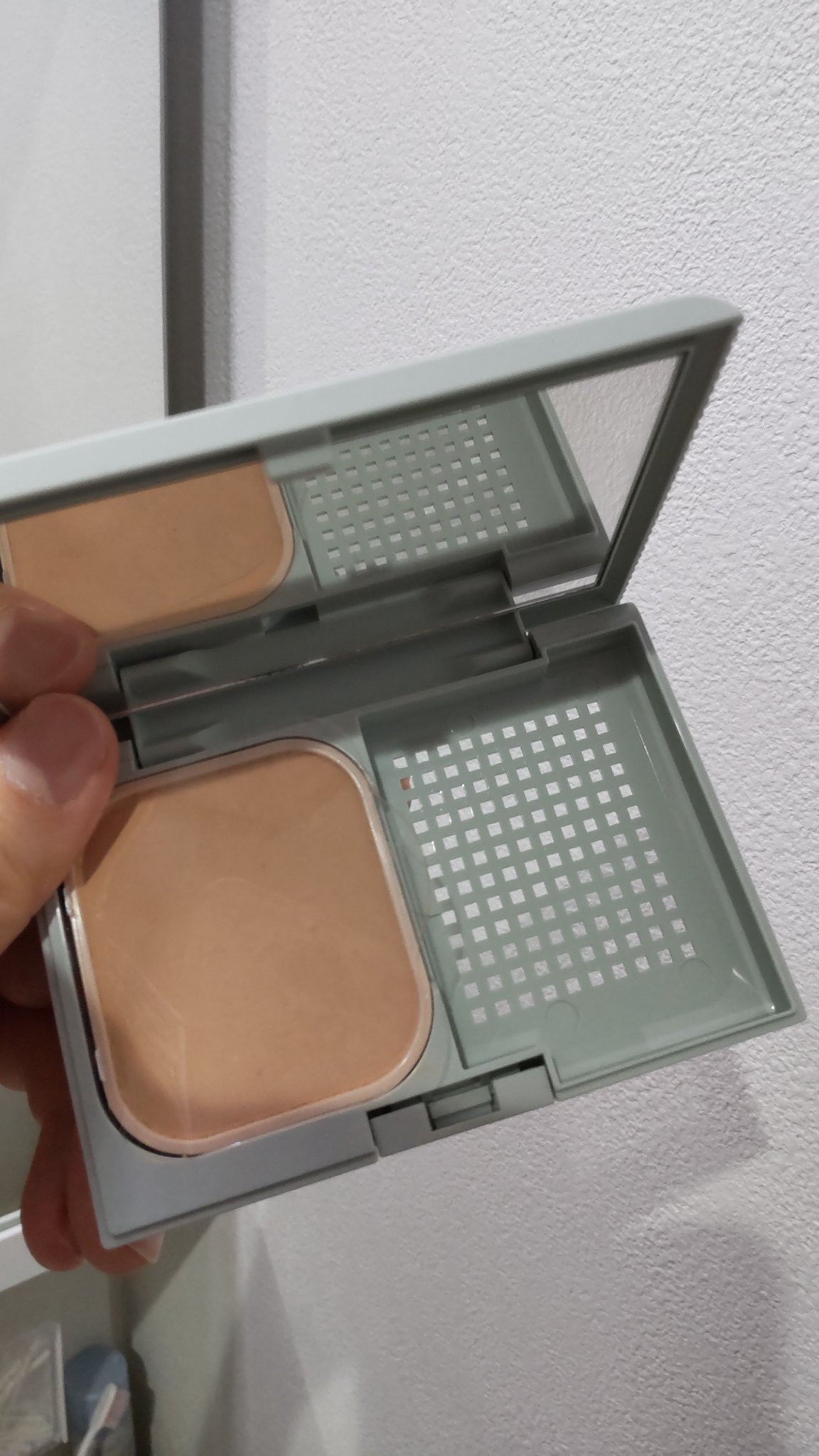 エアリーステイ パウダーファンデーション スポンジ付き・ケース/FASIO/パウダーファンデーションを使ったクチコミ（2枚目）