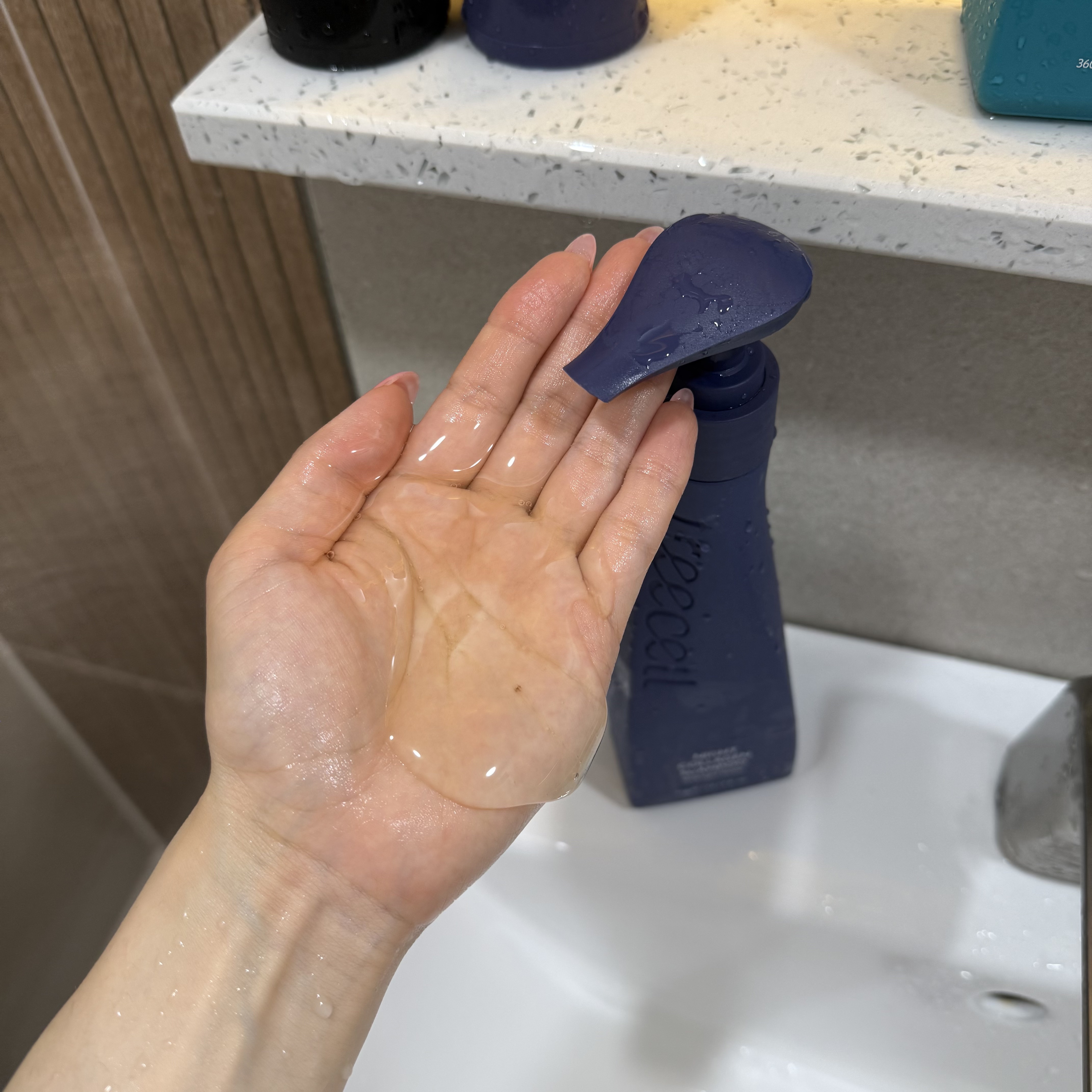 ナイトコラーゲンシャンプーミッドナイトフォレスト/treecell/市販シャンプーを使ったクチコミ（2枚目）