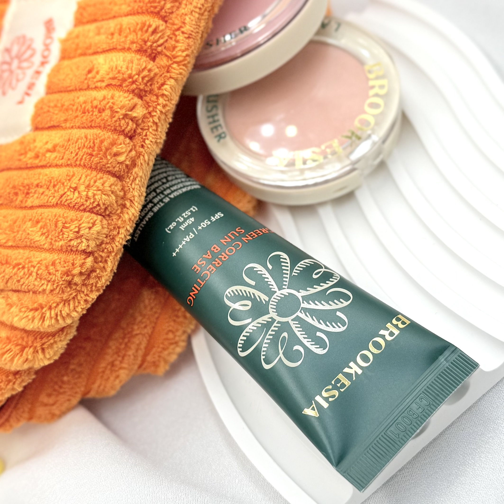 グリーンコレックティングサンベース/BROOKESIA/日焼け止めクリームを使ったクチコミ（3枚目）