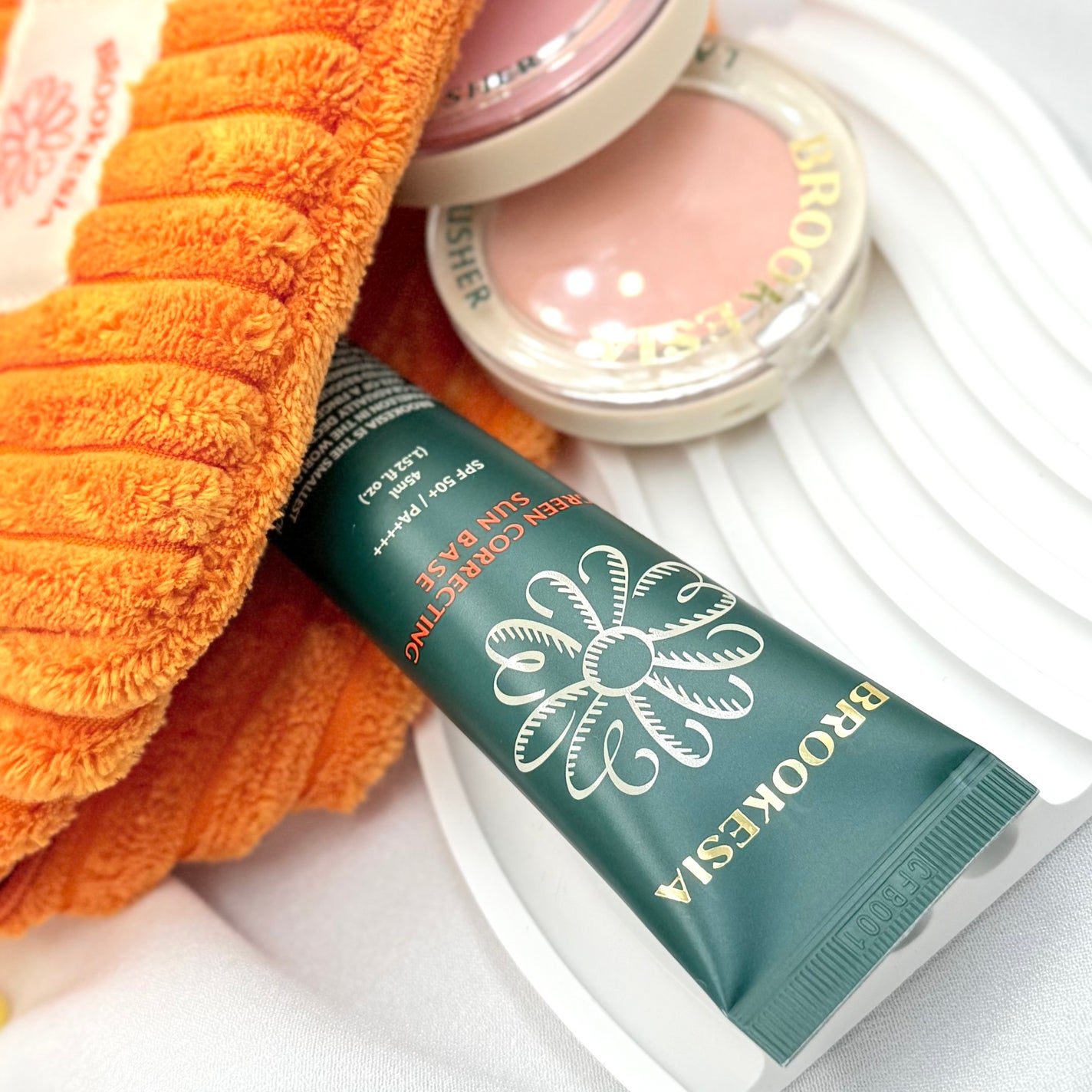 グリーンコレックティングサンベース/BROOKESIA/日焼け止めクリームを使ったクチコミ(3枚目)