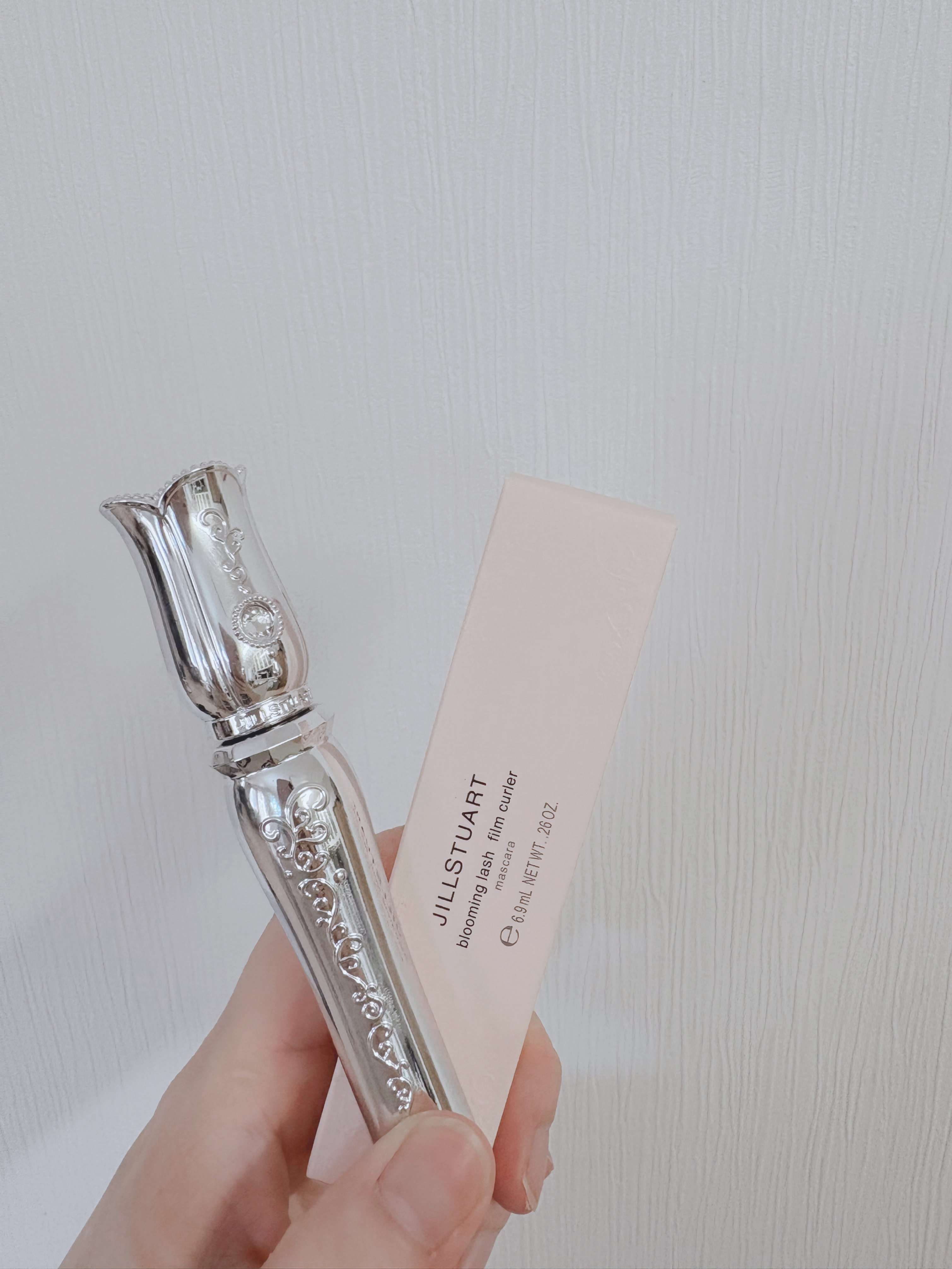 【コスメレビュー】

神崎恵さんがInstagramやYouTubeでオススメしていたジルの新作のマスカラ。
まつ毛メイクに1番力を入れているので、早速伊勢丹のオンラインでGETしました！


JILL STUART（ジル スチュアート）
