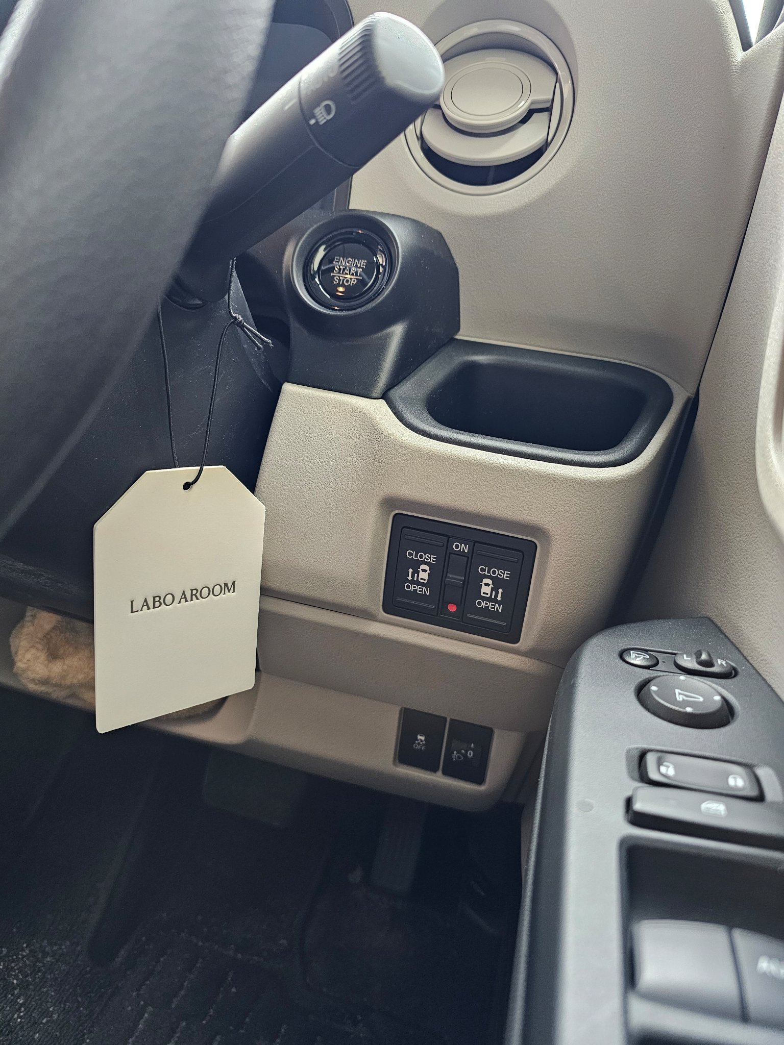 フレグランスペーパー サンダルウッド＆アンバー/LABO AROOM/香水(その他)を使ったクチコミ（3枚目）