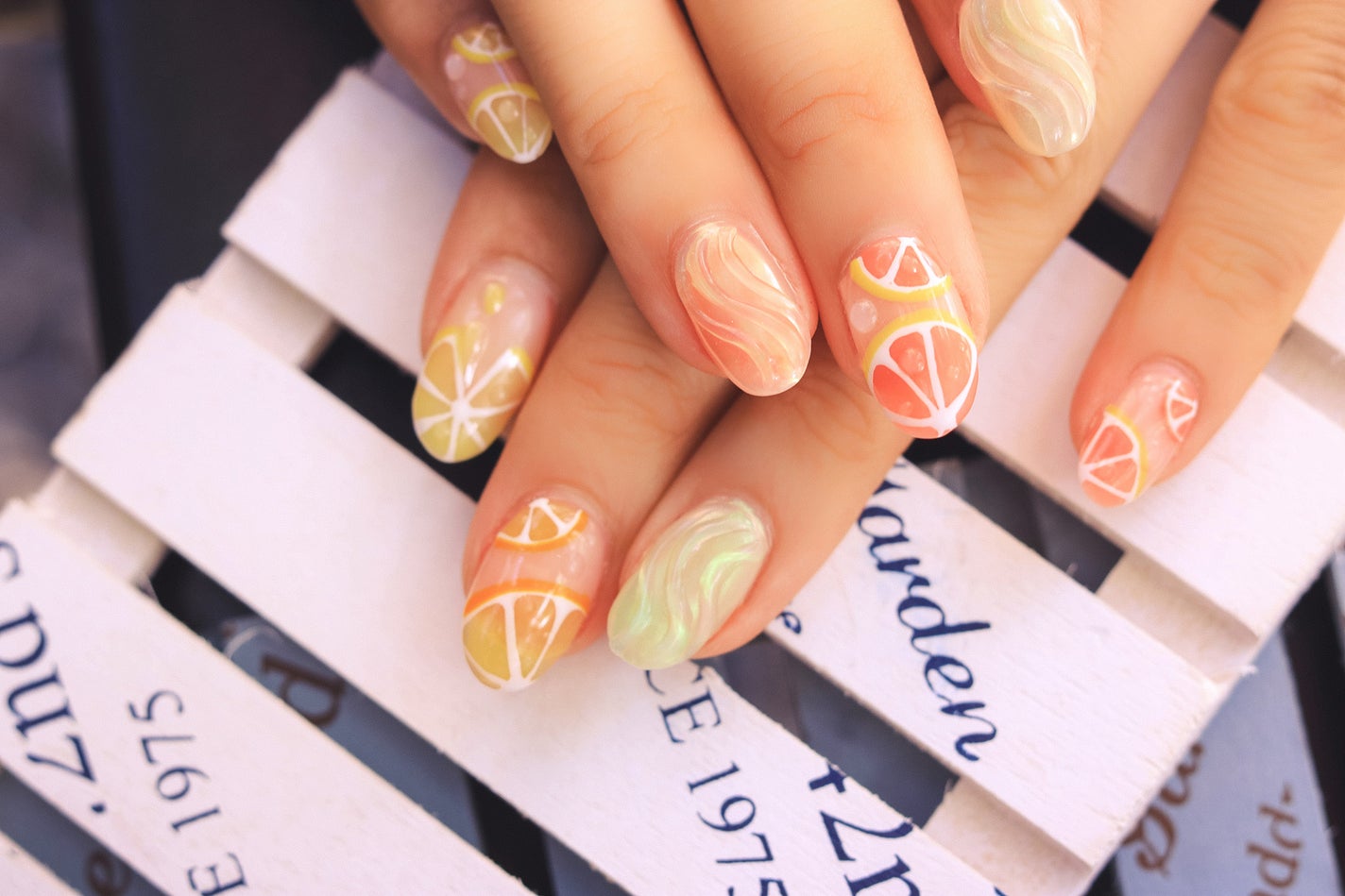 フルーツ柄のネイル
