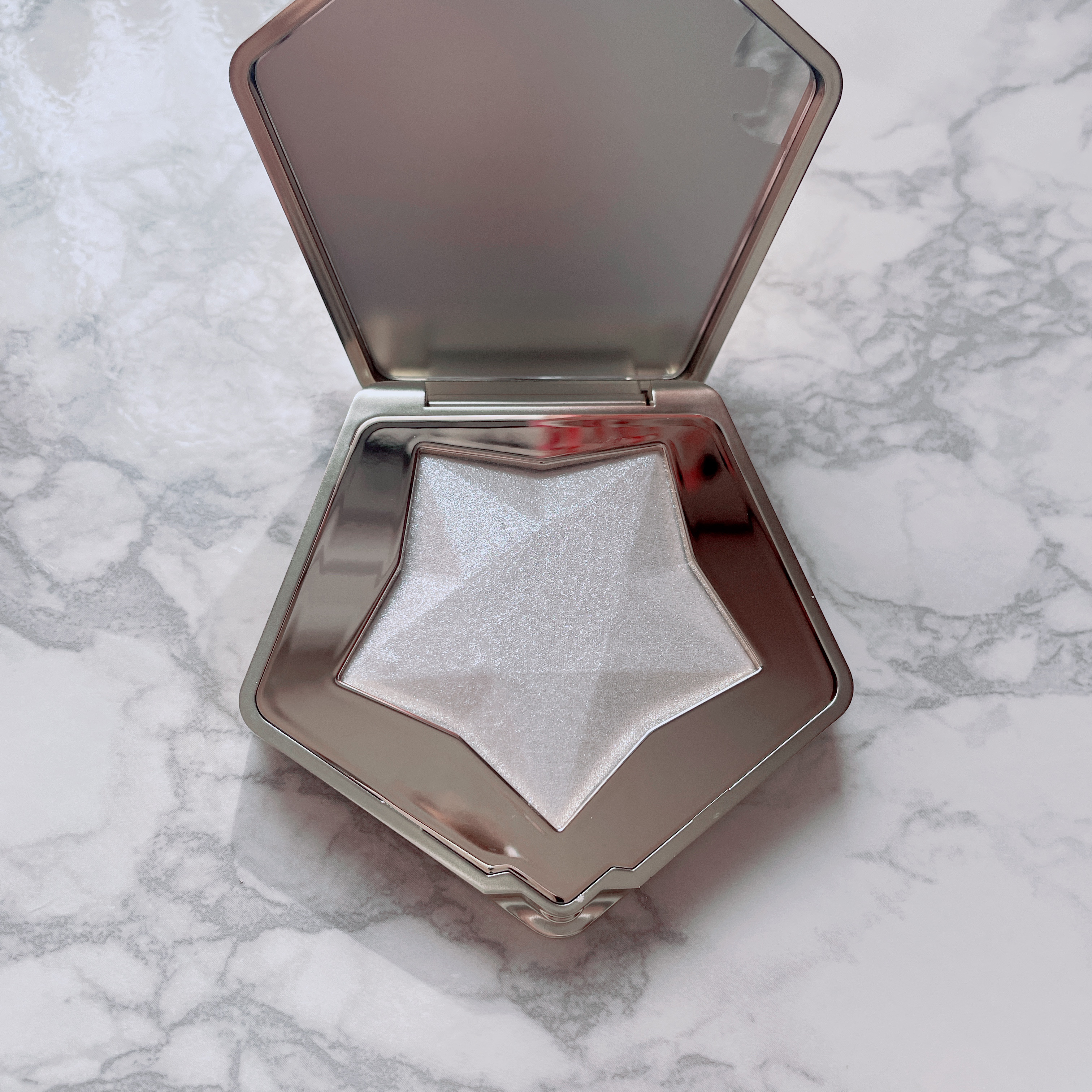 スターダストダイヤモンドハイライトパウダー N01 シルバーホワイト/PERFECT DIARY/パウダーハイライトを使ったクチコミ（2枚目）