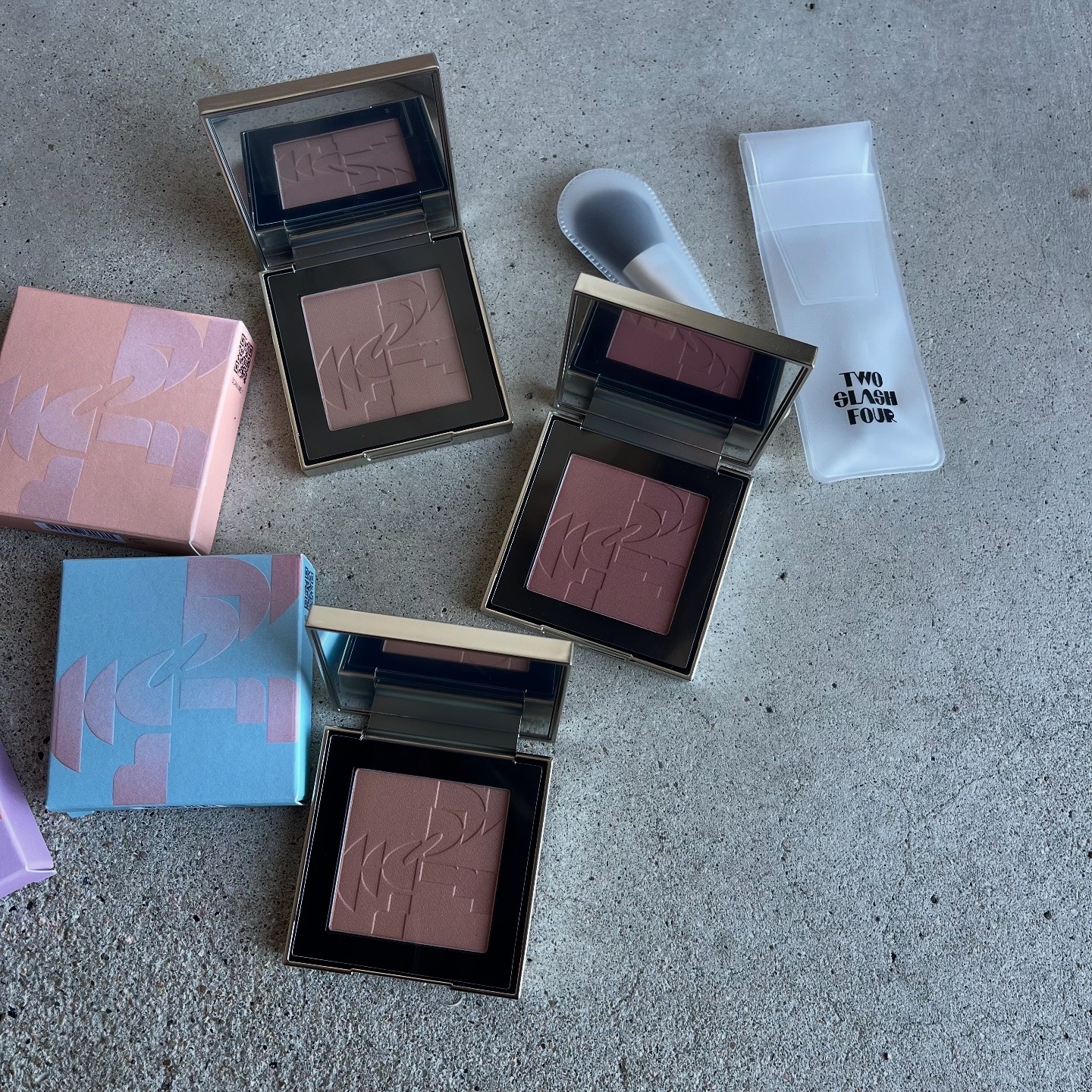 オールオーバーフェイスブラッシュ/TWO SLASH FOUR/パウダーチークを使ったクチコミ（2枚目）