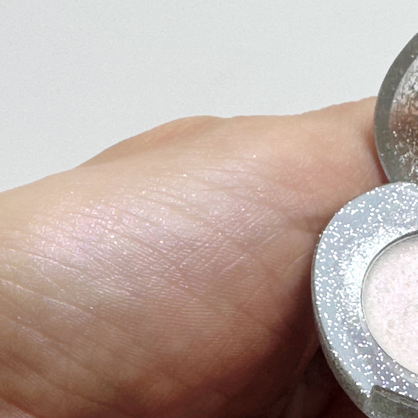 フィー グリッツストーンハイライター/fwee/パウダーハイライトを使ったクチコミ(2枚目)