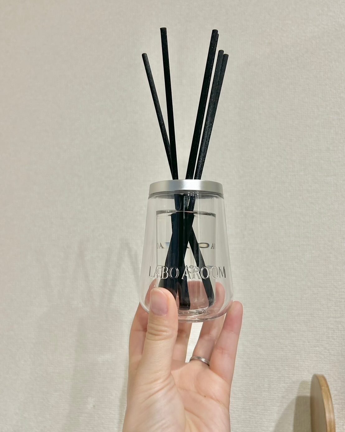 ディフューザー サンダルウッド＆アンバー/LABO AROOM/ルームフレグランスを使ったクチコミ（2枚目）