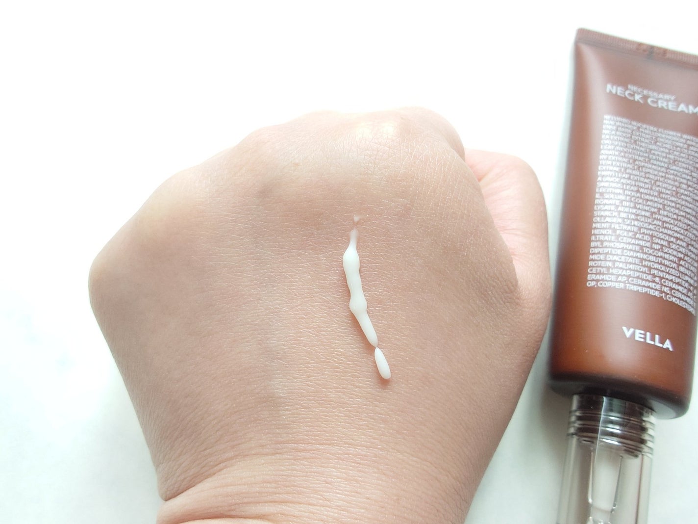 ネセサリーネッククリーム チューブタイプ/VELLA/ネック・デコルテケアを使ったクチコミ(5枚目)