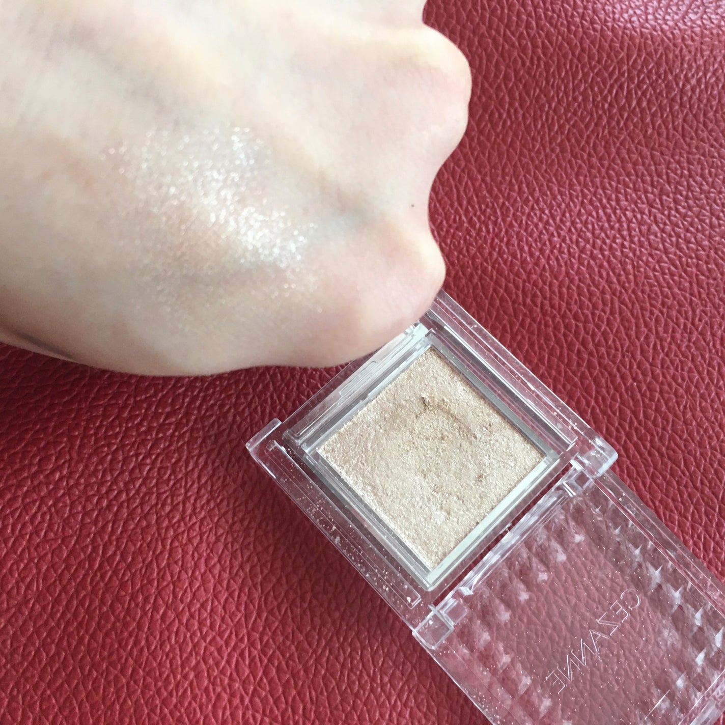 シングルカラーアイシャドウ/CEZANNE/単色アイシャドウを使ったクチコミ(1枚目)